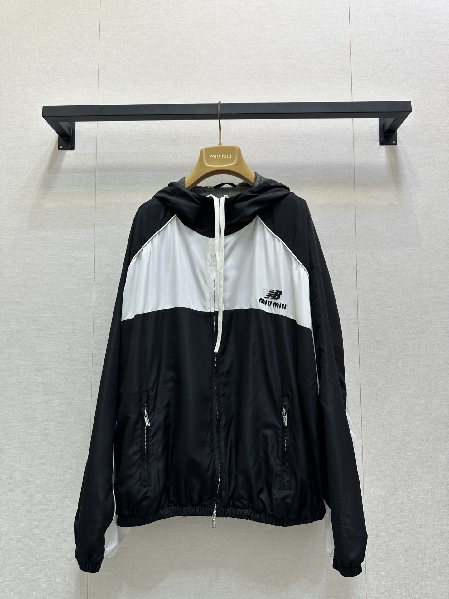 miumiu 미우미우 콜라보 후드 집업 바람막이 자켓 재킷 의류