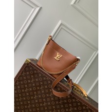 LV 루이비통 M24165 Lock and Walk 버킷백 가방