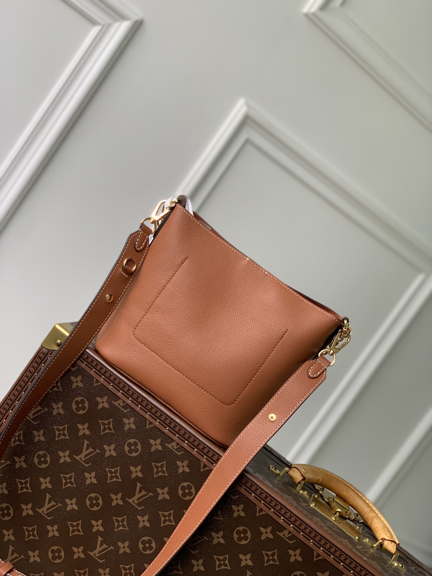 LV 루이비통 M24165 Lock and Walk 버킷백 가방