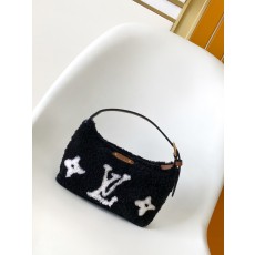 LV Ski Hills Pochette 루이비통 파우치백 숄더백 가방