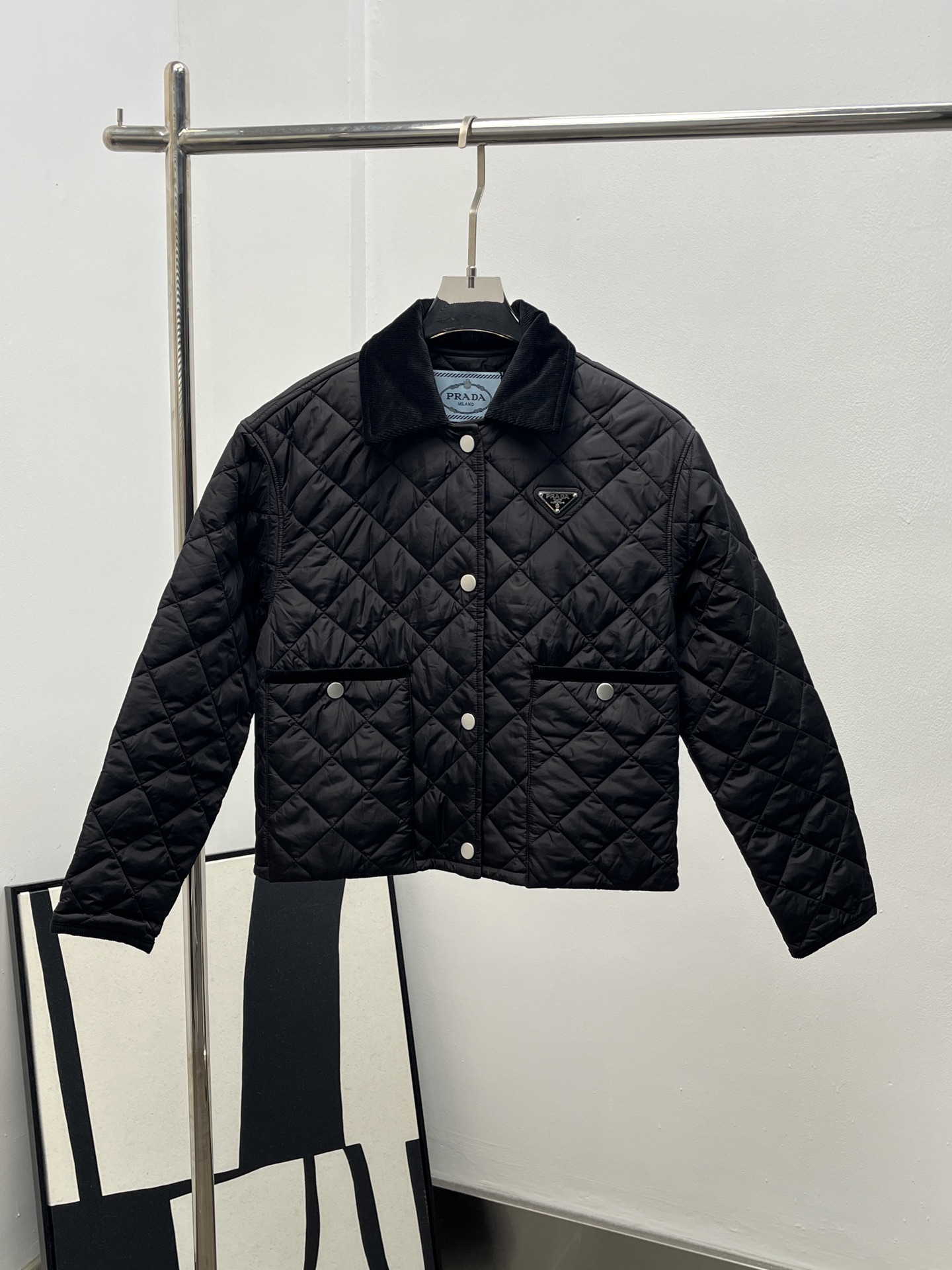 PRADA 프라다 하이퀄리티 스퀘어넥 체크 숏 패딩 자켓 재킷 의류