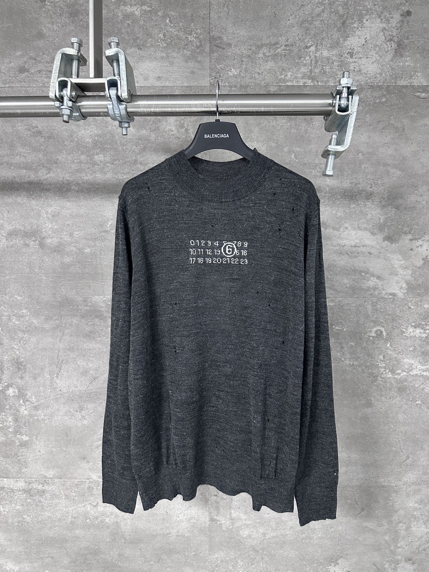 Maison Margiela MM6 메종 마르지엘라 디스트로이드 자카드 울 니트 의류