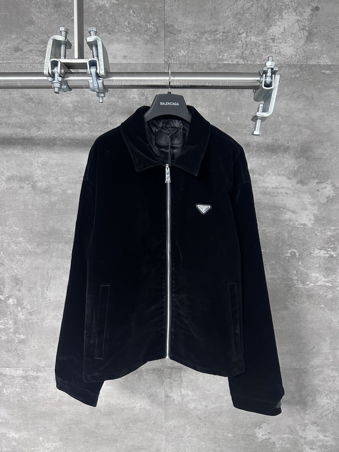 PRADA 프라다 벨벳 블랙 삼각 로고 자켓 재킷 의류