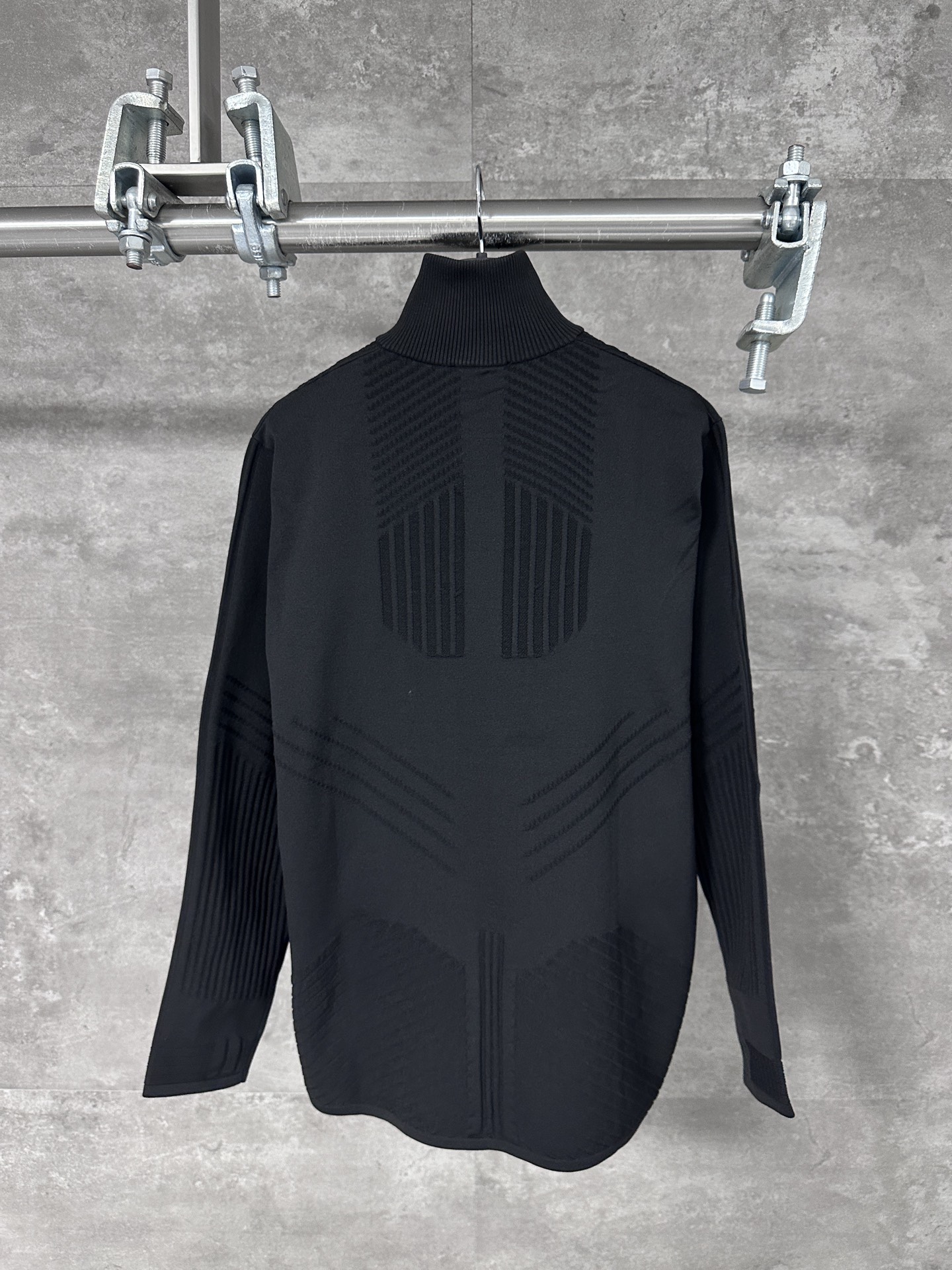 Prada 프라다 삼각로고 스트라이프 라이딩 스타일 풀오버 하프 집업 긴팔티 의류