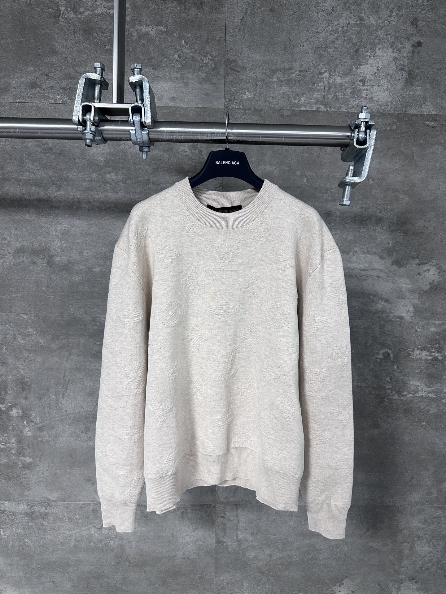 LV 루이비통 입체 로고 엠보 니트 의류