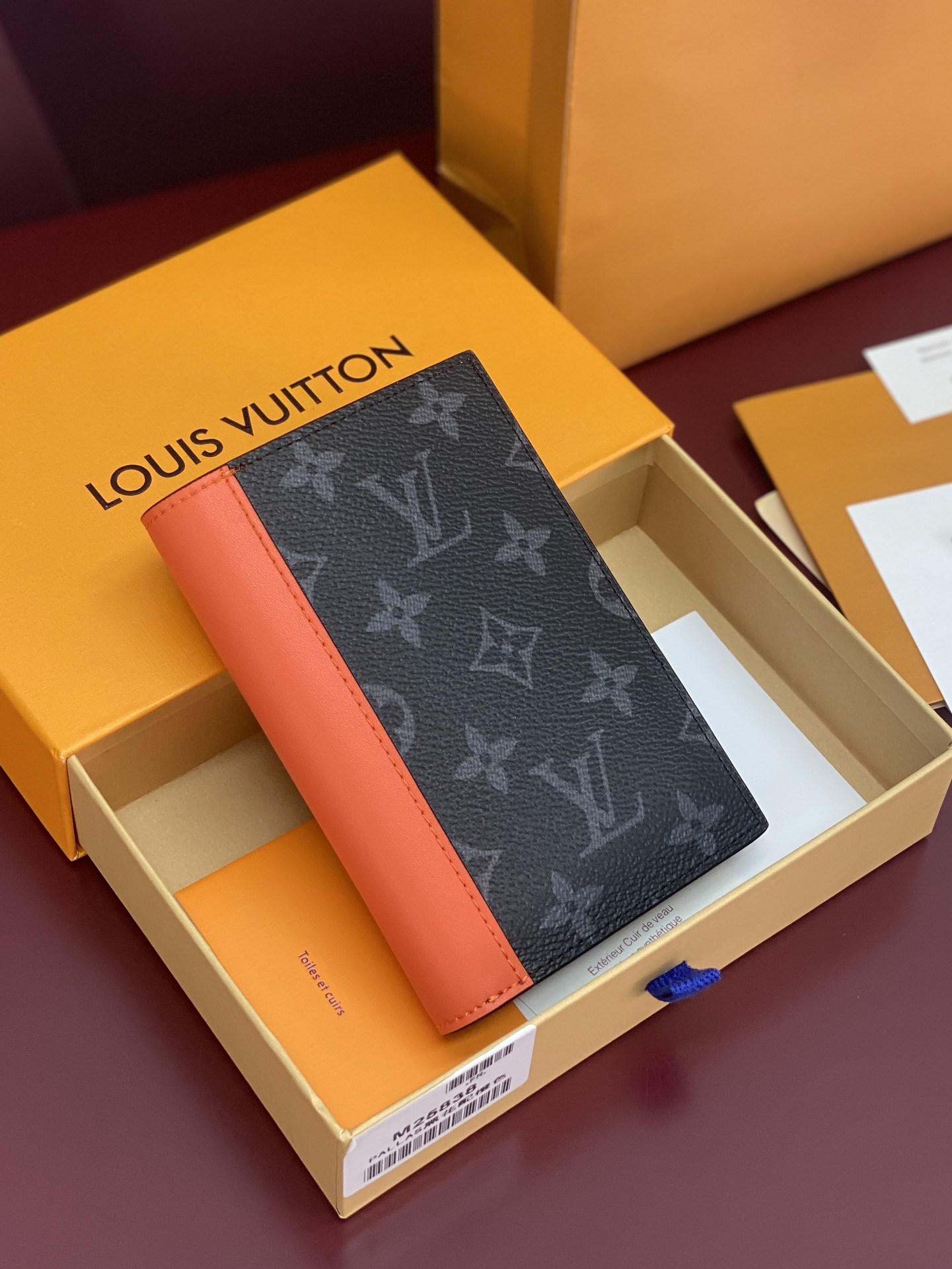 LV 루이비통 M25838 여권 커버 지갑