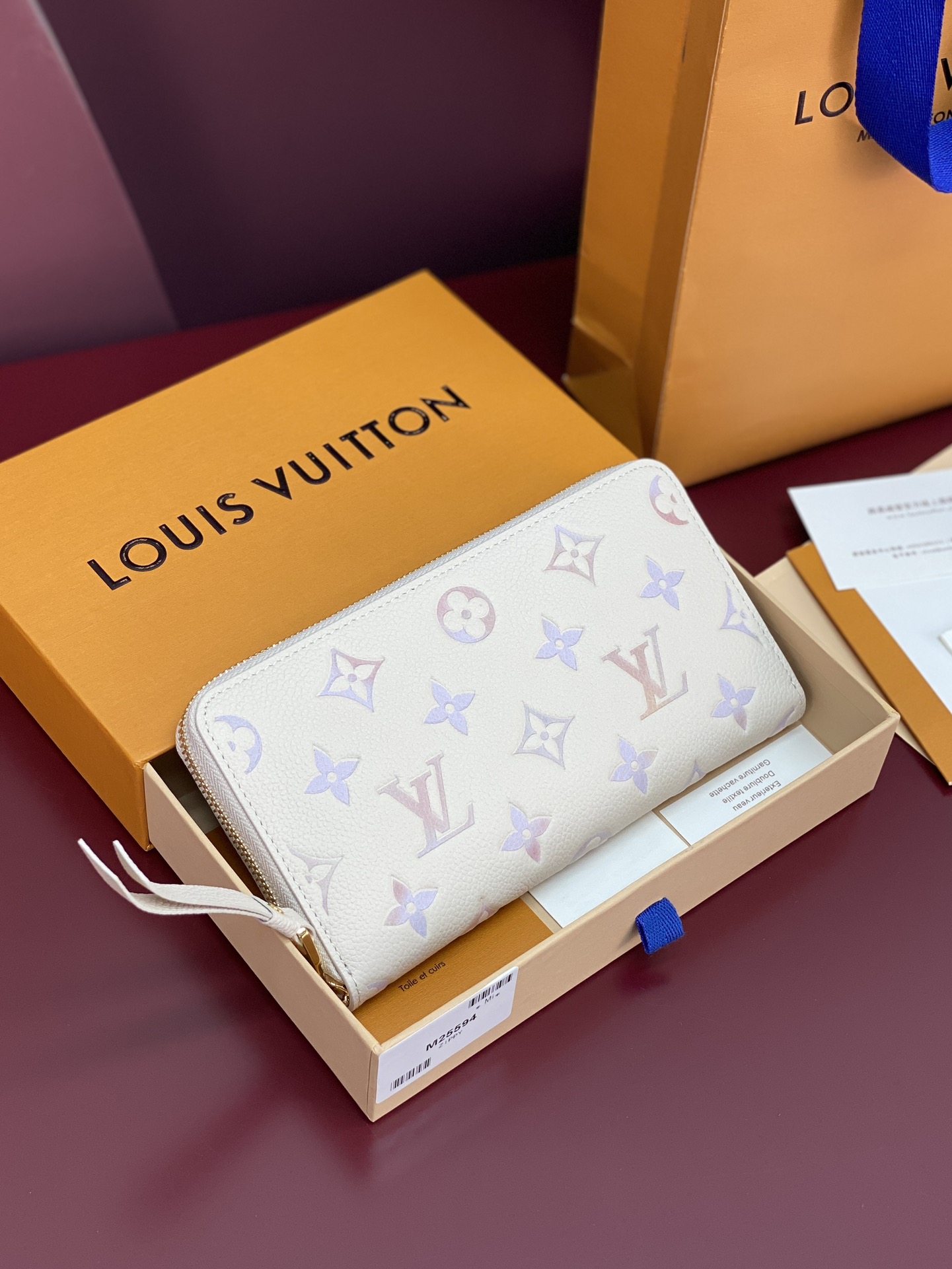 LV 루이비통 M25594 지퍼 지갑