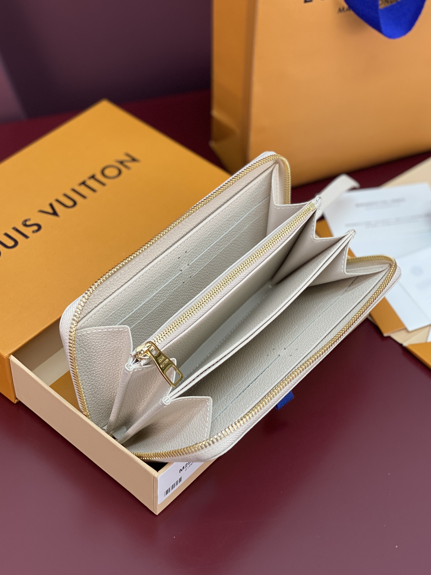 LV 루이비통 M25594 지퍼 지갑