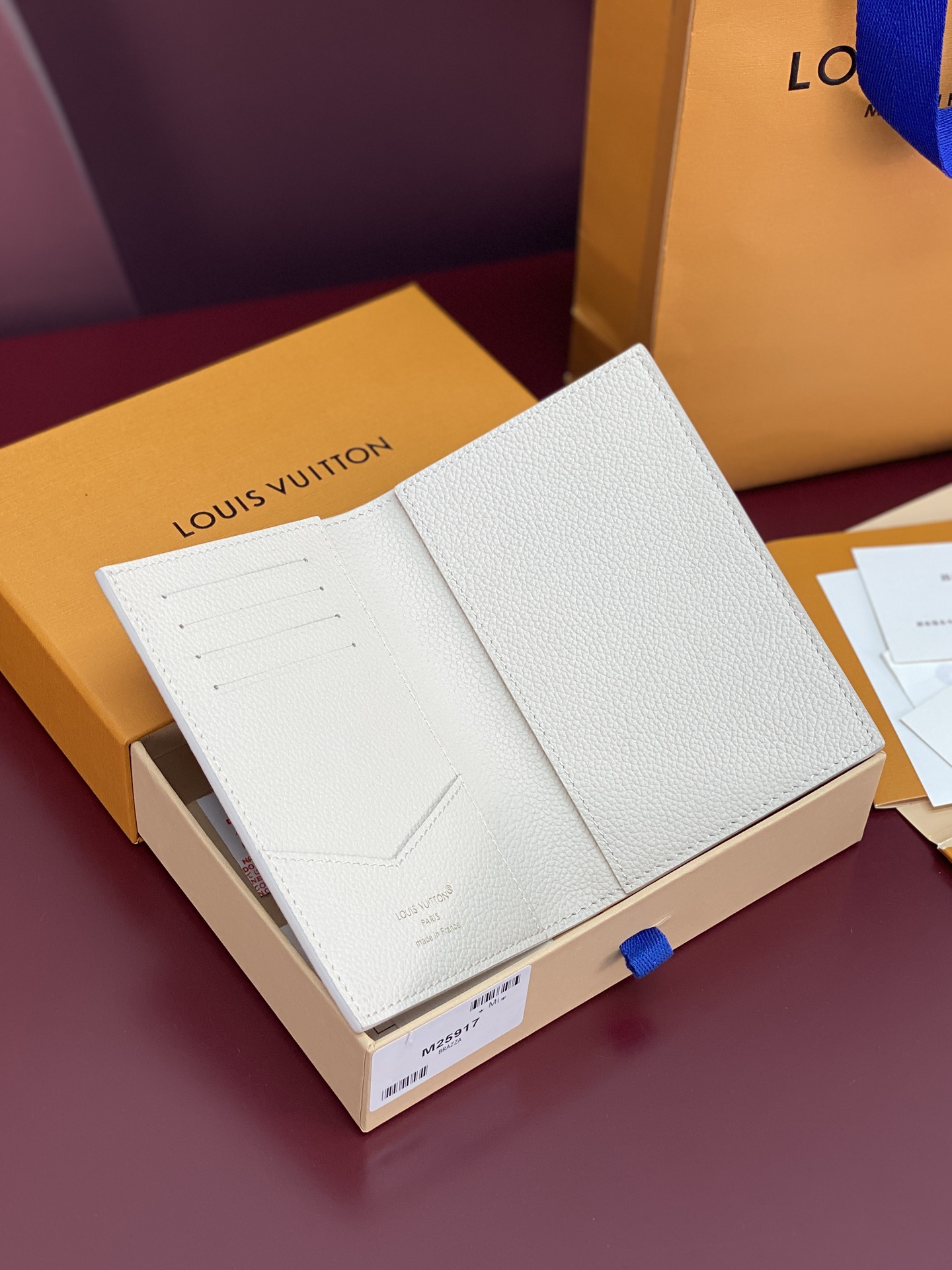 LV 루이비통 M25917 여권 커버 지갑