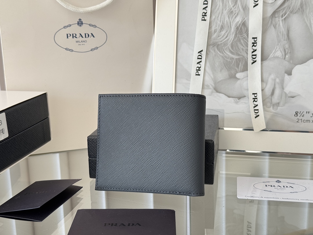 Prada 프라다 2M0513 남성 사피아노 가죽 반지갑 지갑