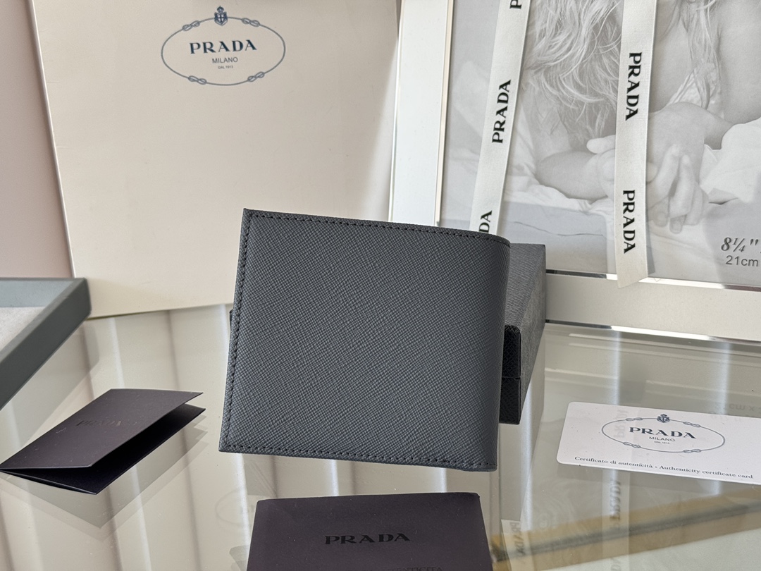 Prada 프라다 2M0513 남성 사피아노 가죽 반지갑 지갑