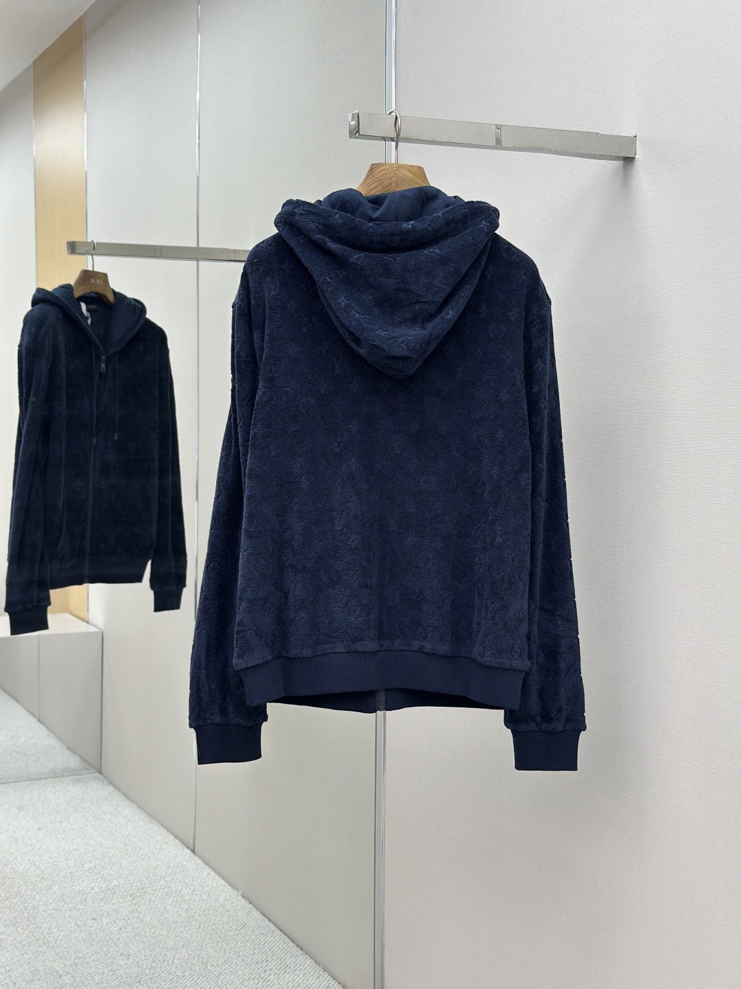 LV LOUIS VUITTON 루이비통 음각 모노그램 후드 집업 자켓 의류