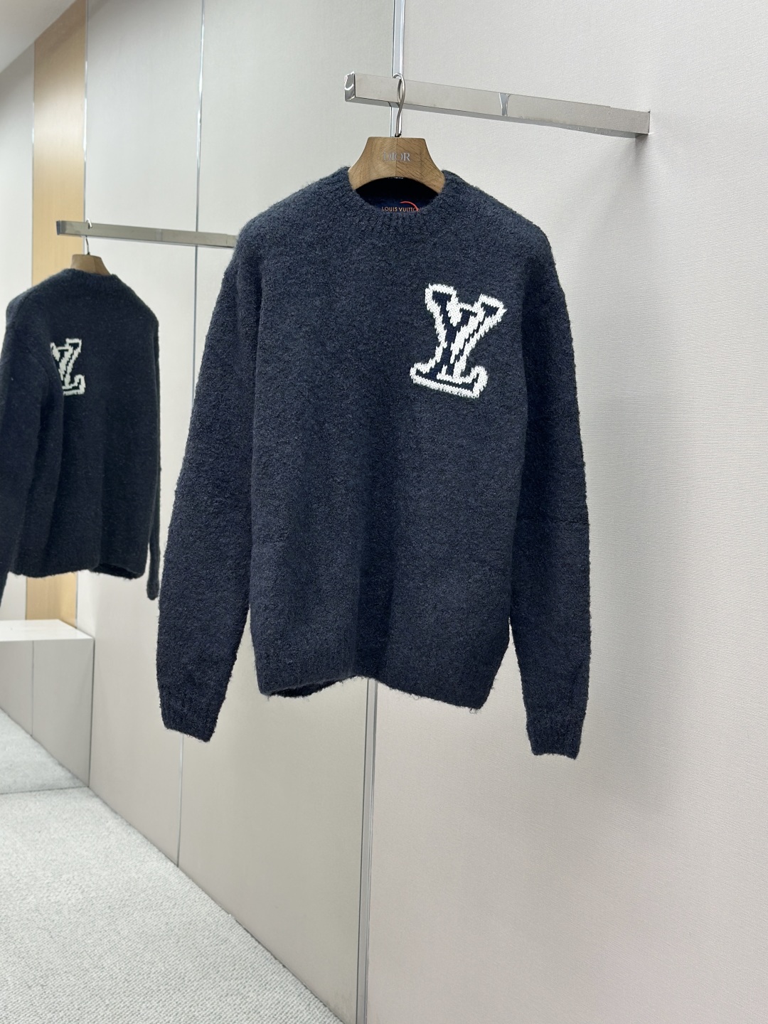 LV LOUIS VUITTON 루이비통 배색 로고 니트 의류