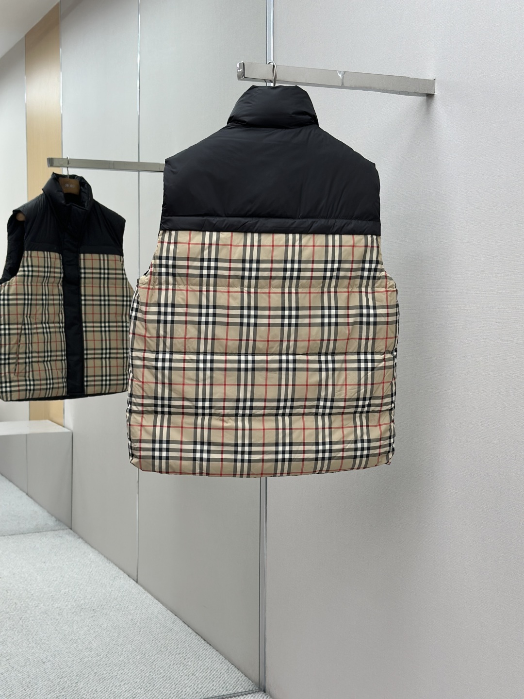 BURBERRY 버버리 체크 양면 다운 베스트 패딩 조끼 의류