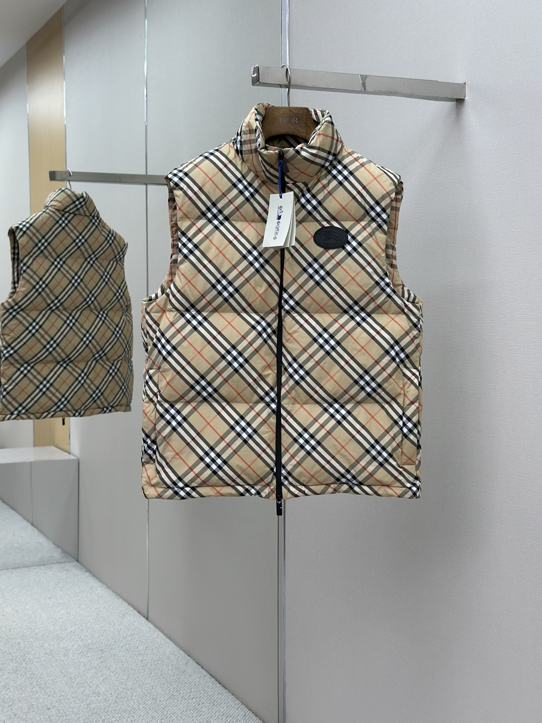 BURBERRY 버버리 체크 패턴 다운 베스트 패딩 조끼 의류