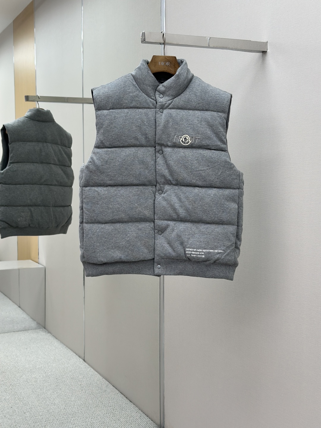 MONCLER 몽클레어 몽클레르 코튼 자수 장식 다운 패딩 베스트 조끼 의류