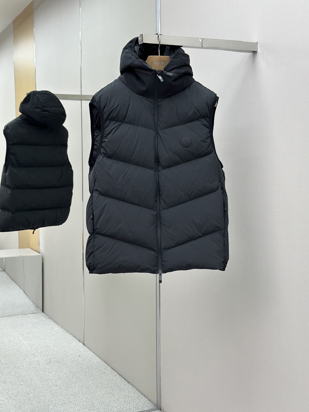 MONCLER 몽클레어 몽클레르 장식 후드 다운 베스트 패딩 조끼 의류