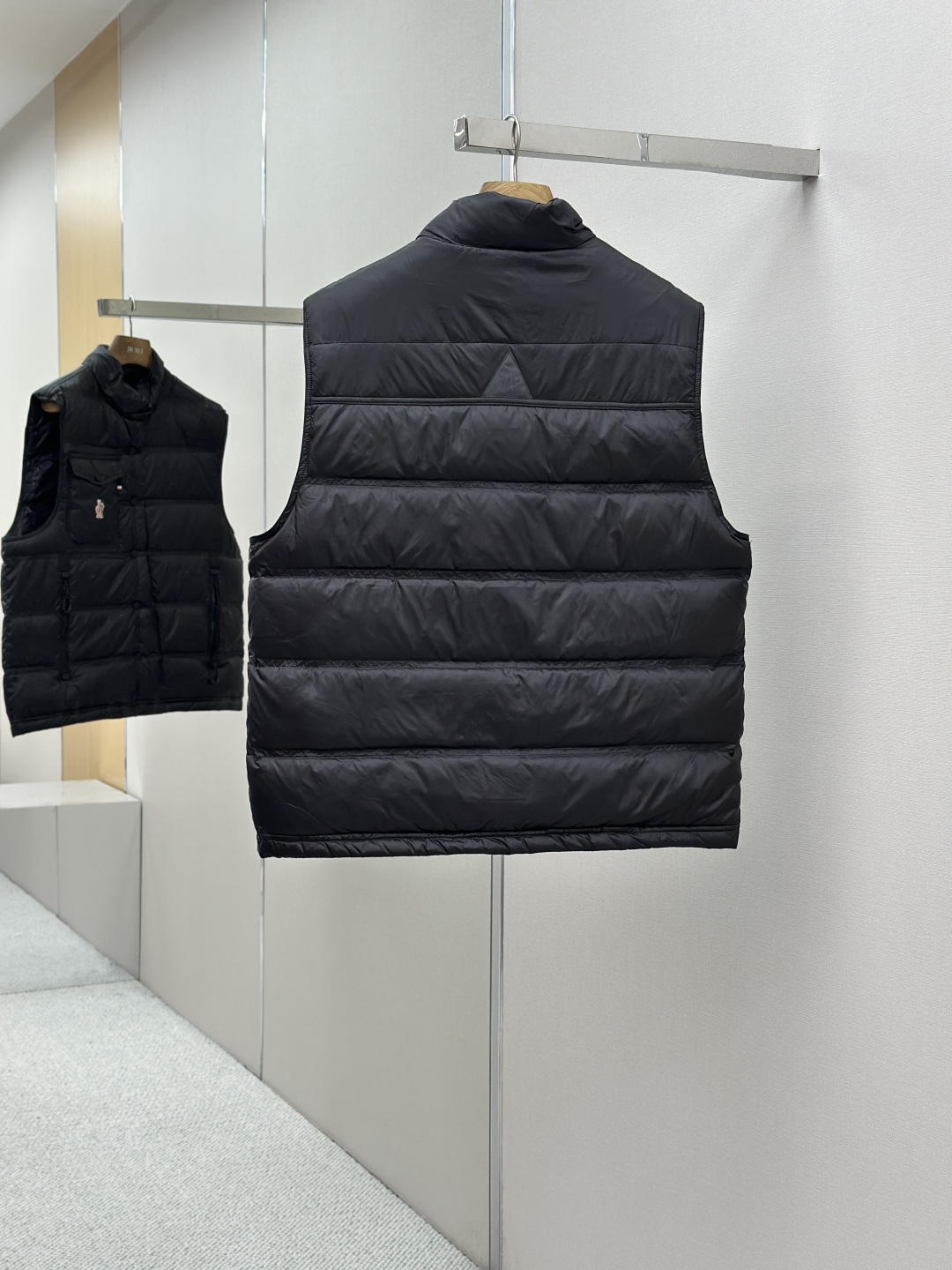 MONCLER 몽클레어 몽클레르 리플렉티브 로고 다운 베스트 패딩 조끼 의류