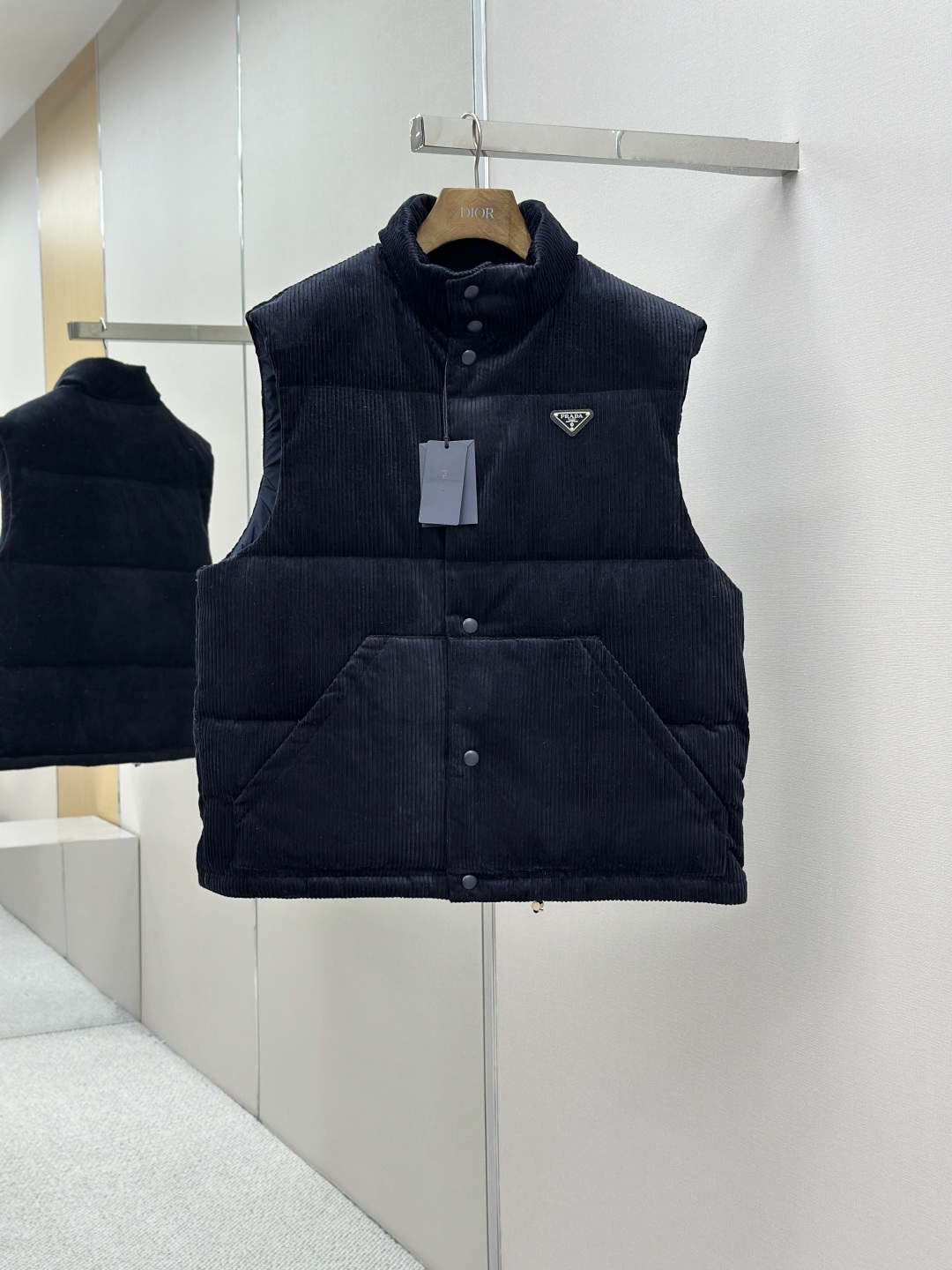 PRADA 프라다 코듀로이 다운 베스트 패딩 조끼 의류