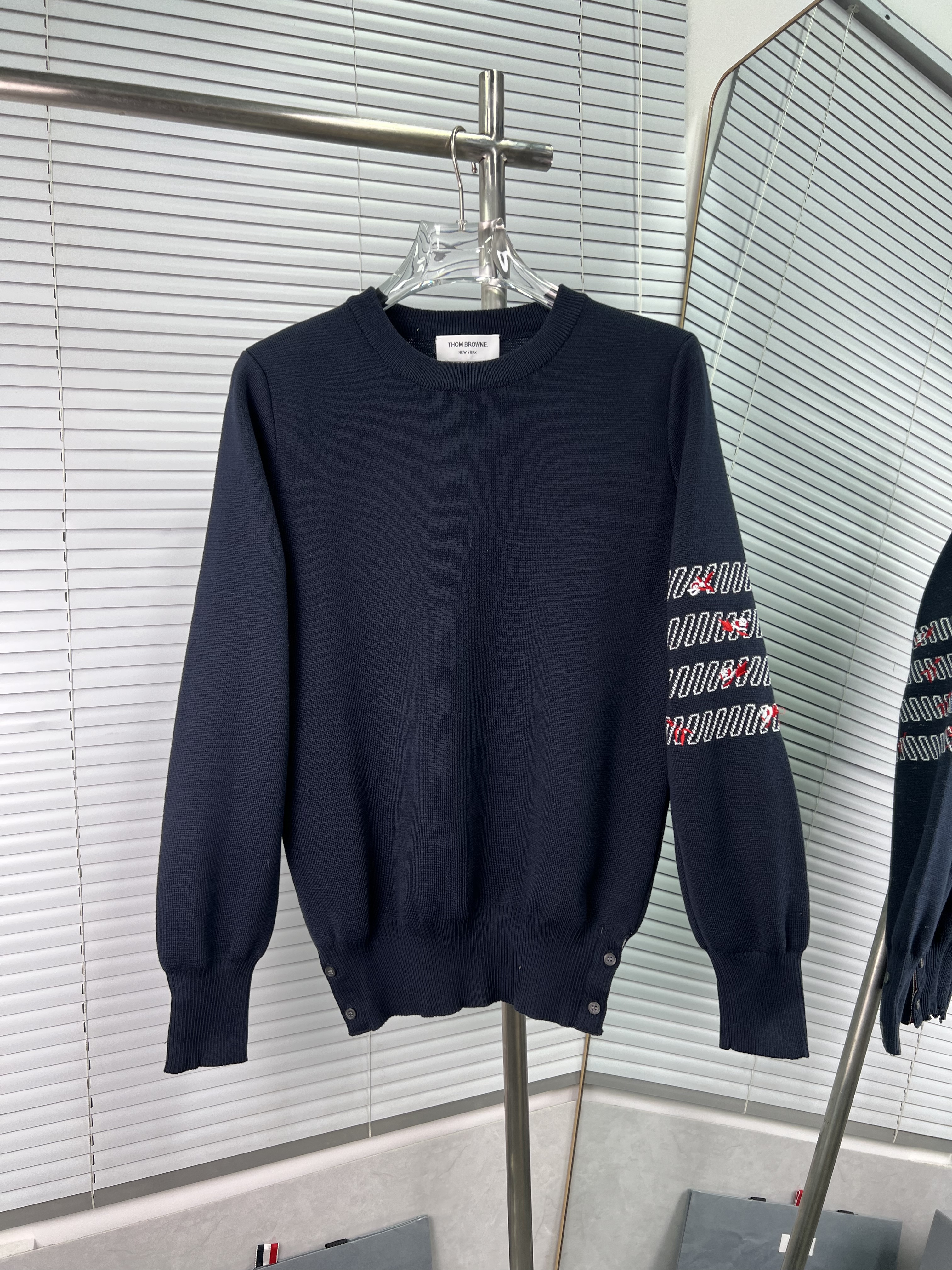 THOM BROWNE TB 톰브라운 자수 4선 긴팔 니트 의류