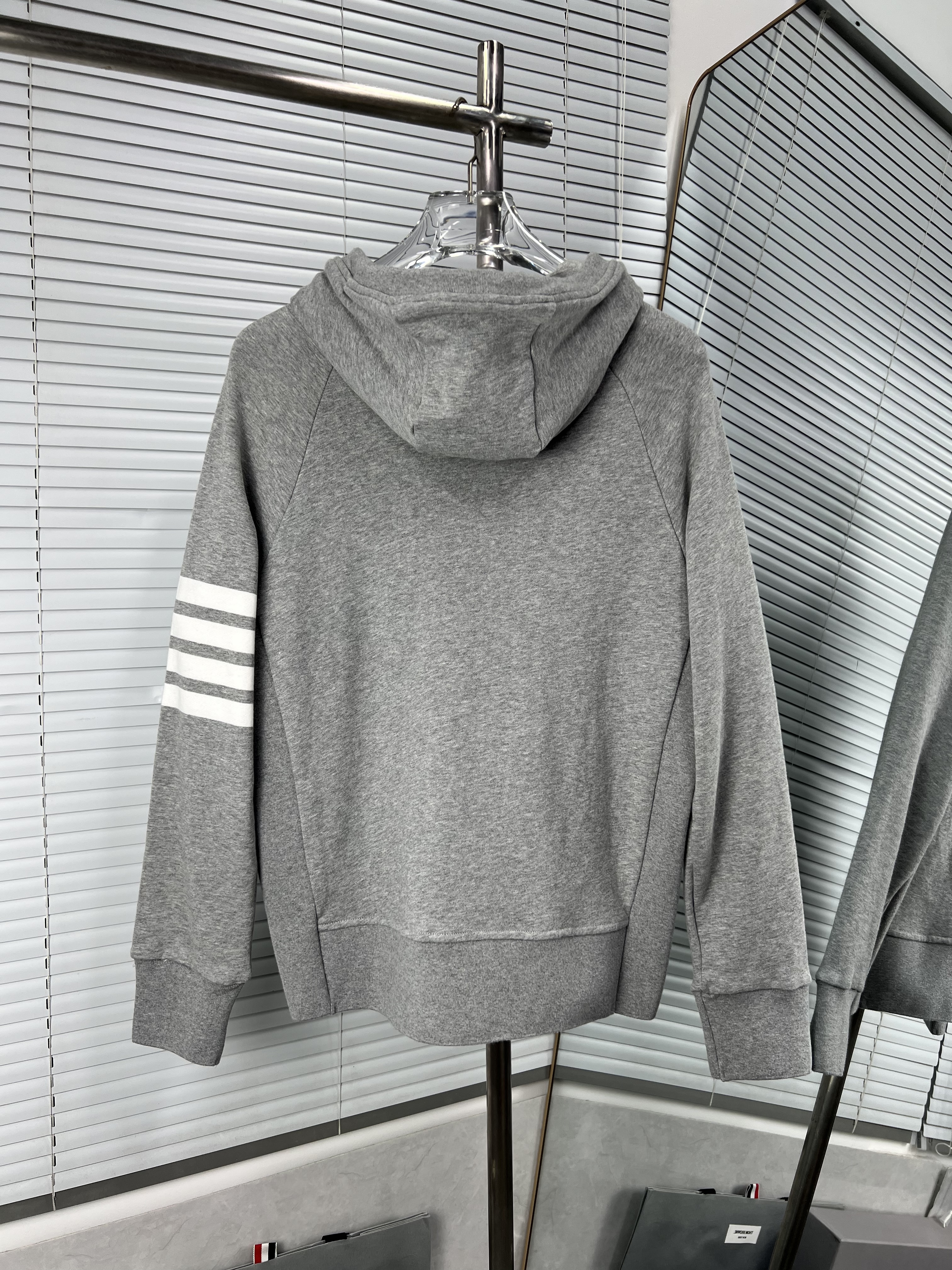 THOM BROWNE TB 톰브라운 자수 후드 집업 자켓 의류