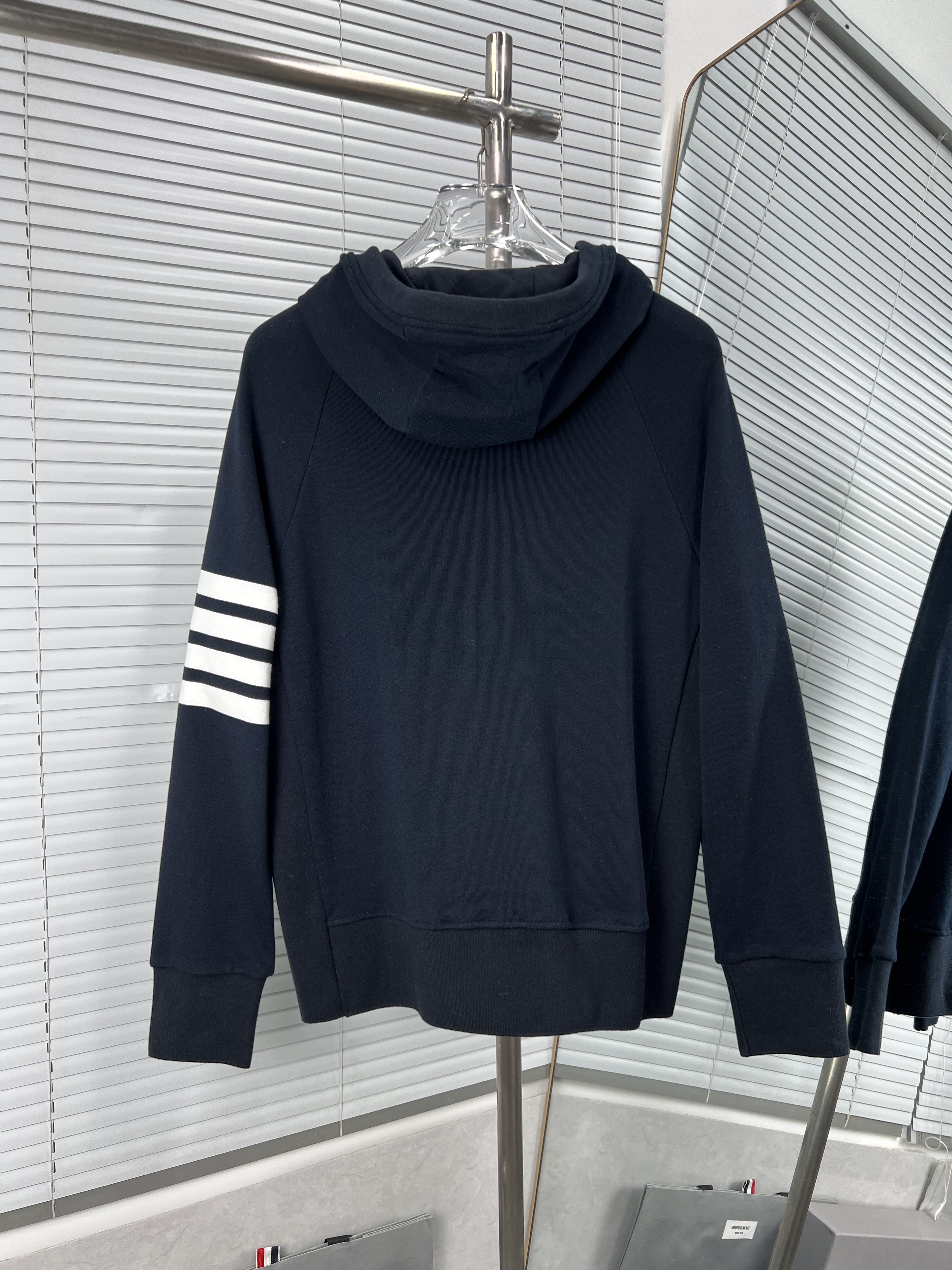 THOM BROWNE TB 톰브라운 자수 후드 집업 자켓 의류