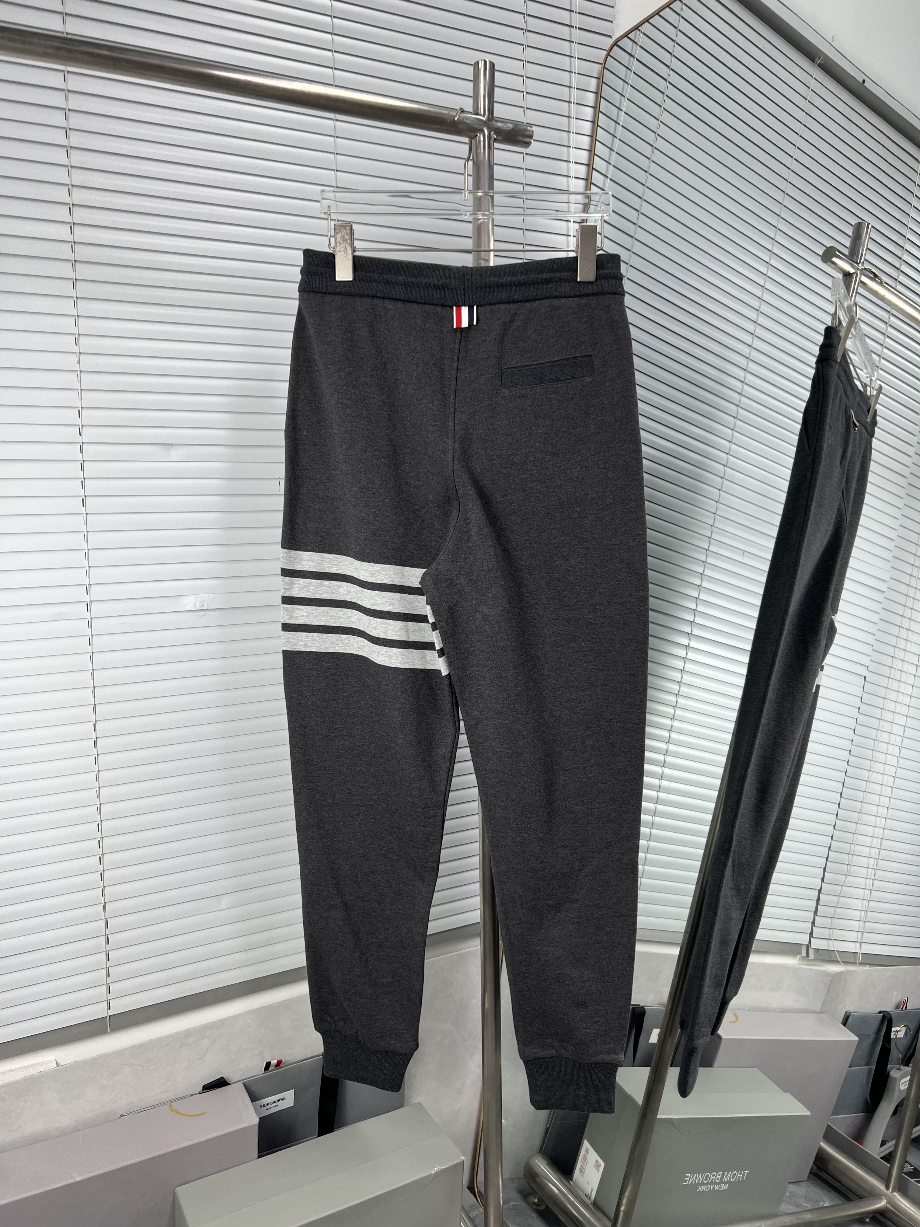 THOM BROWNE TB 톰브라운 4선 컬러 배색 면 팬츠 바지 의류