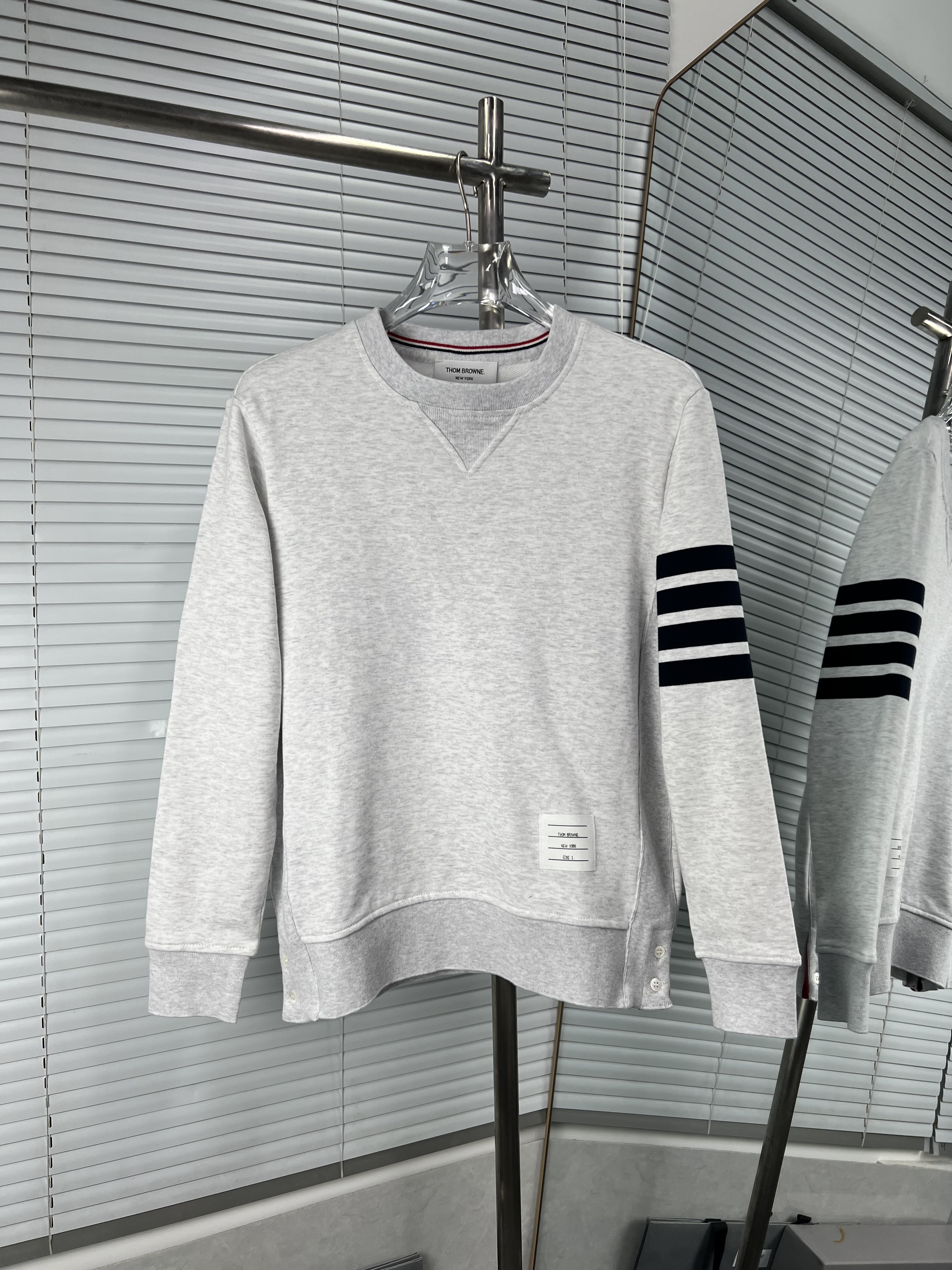 THOM BROWNE TB 톰브라운 라운드넥 맨투맨 티셔츠 의류