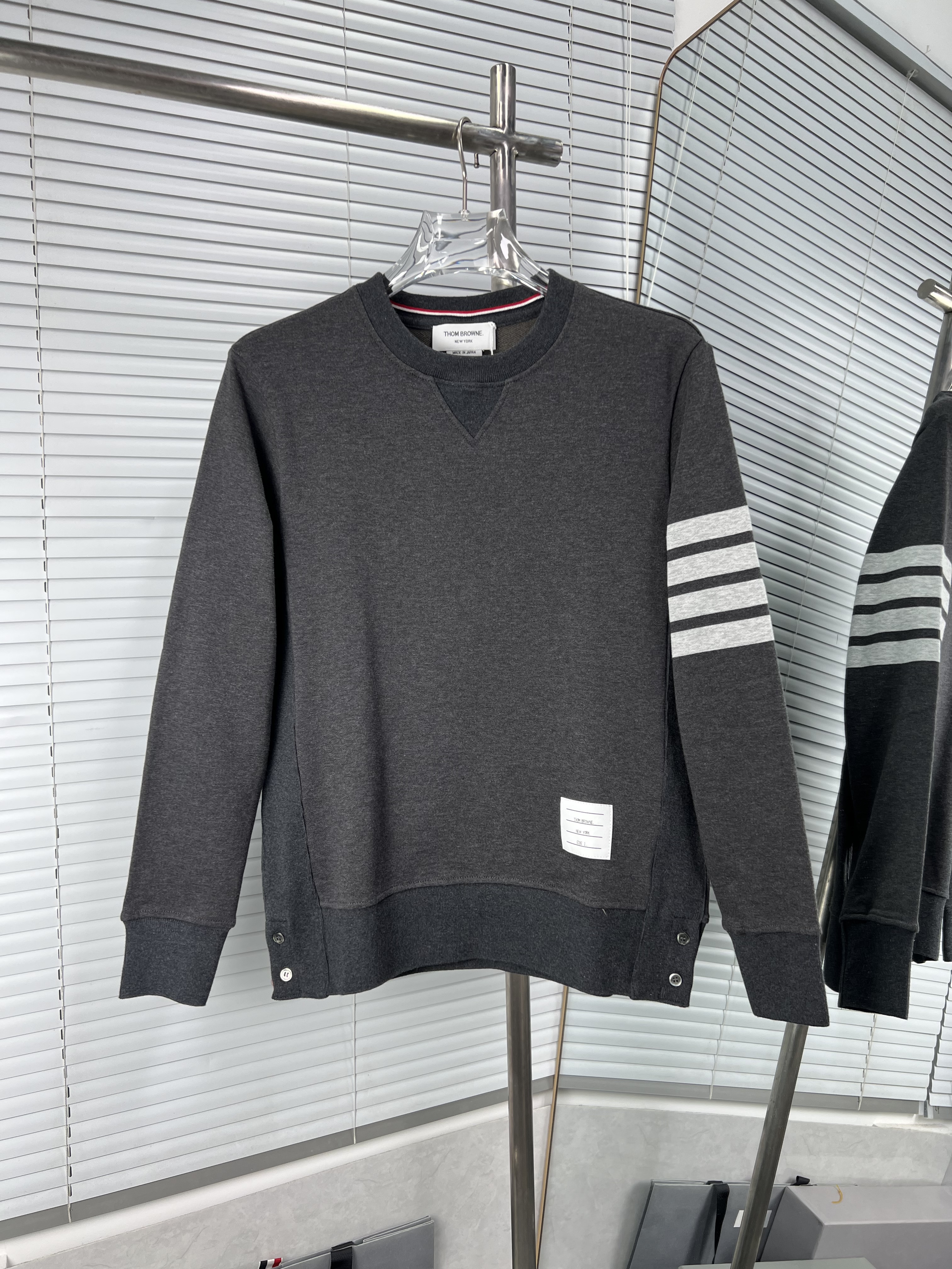 THOM BROWNE TB 톰브라운 라운드넥 맨투맨 티셔츠 의류