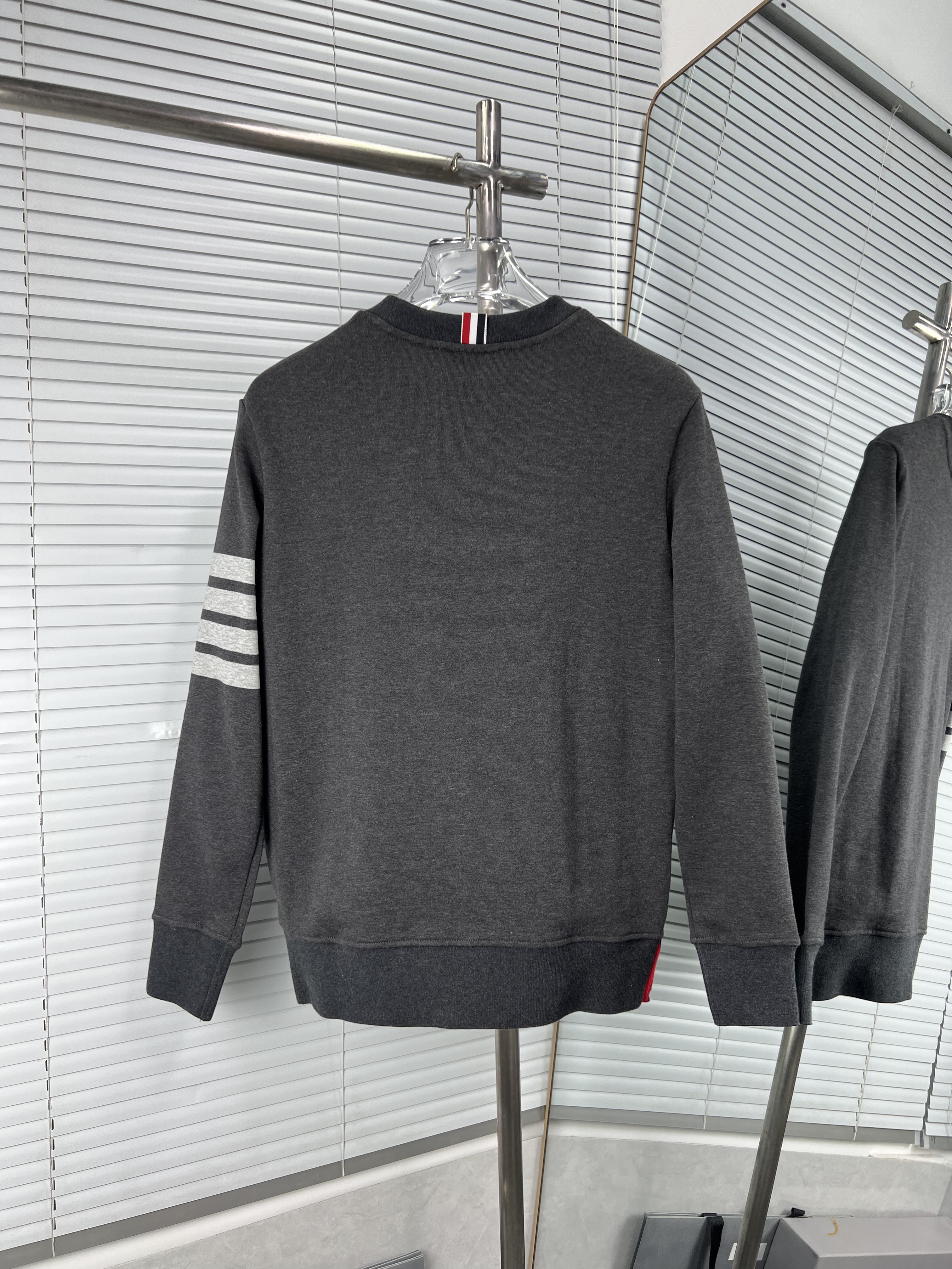 THOM BROWNE TB 톰브라운 라운드넥 맨투맨 티셔츠 의류