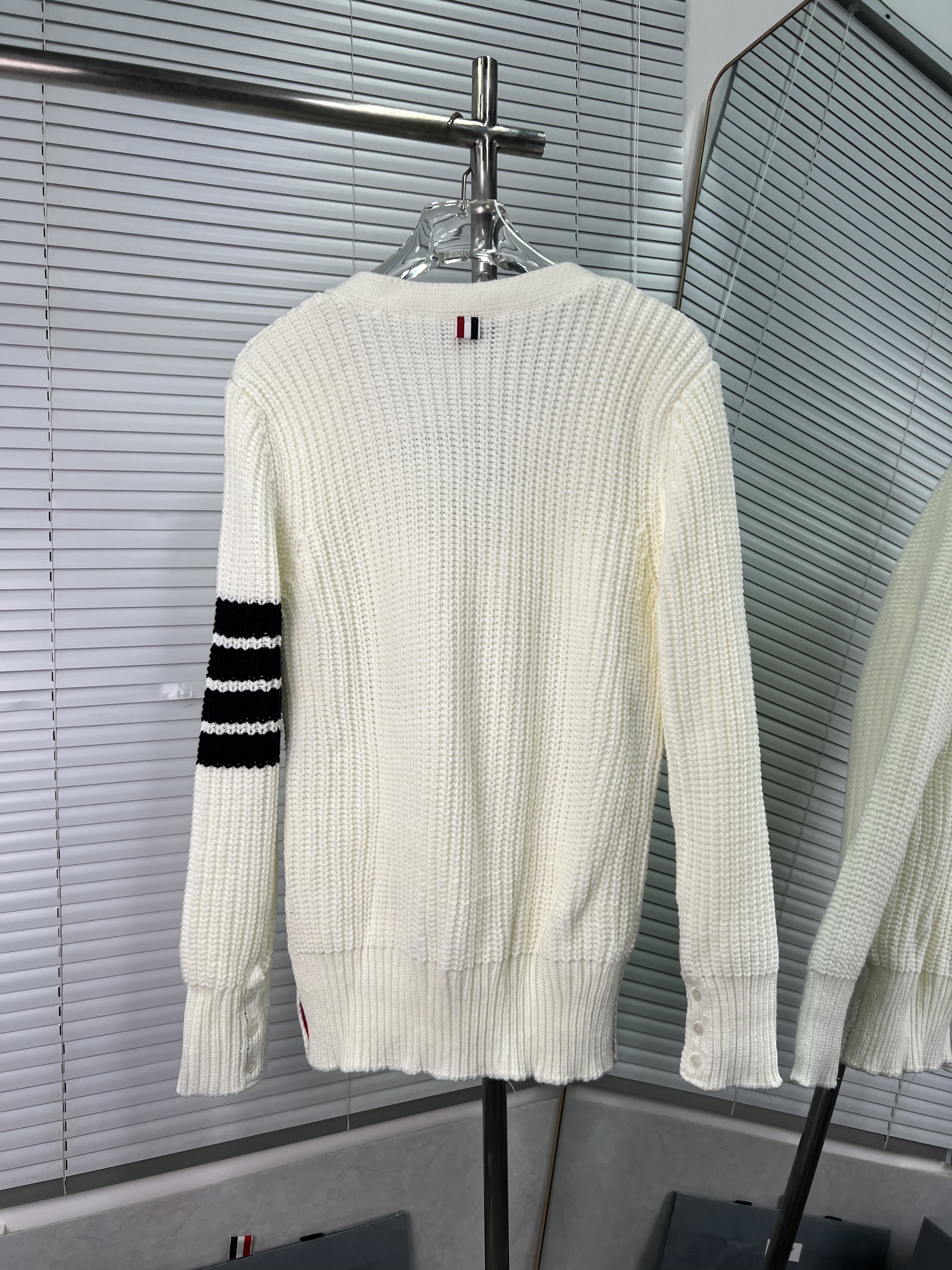 THOM BROWNE TB 톰브라운 굵은 니트 4줄무늬 가디건 자켓 의류