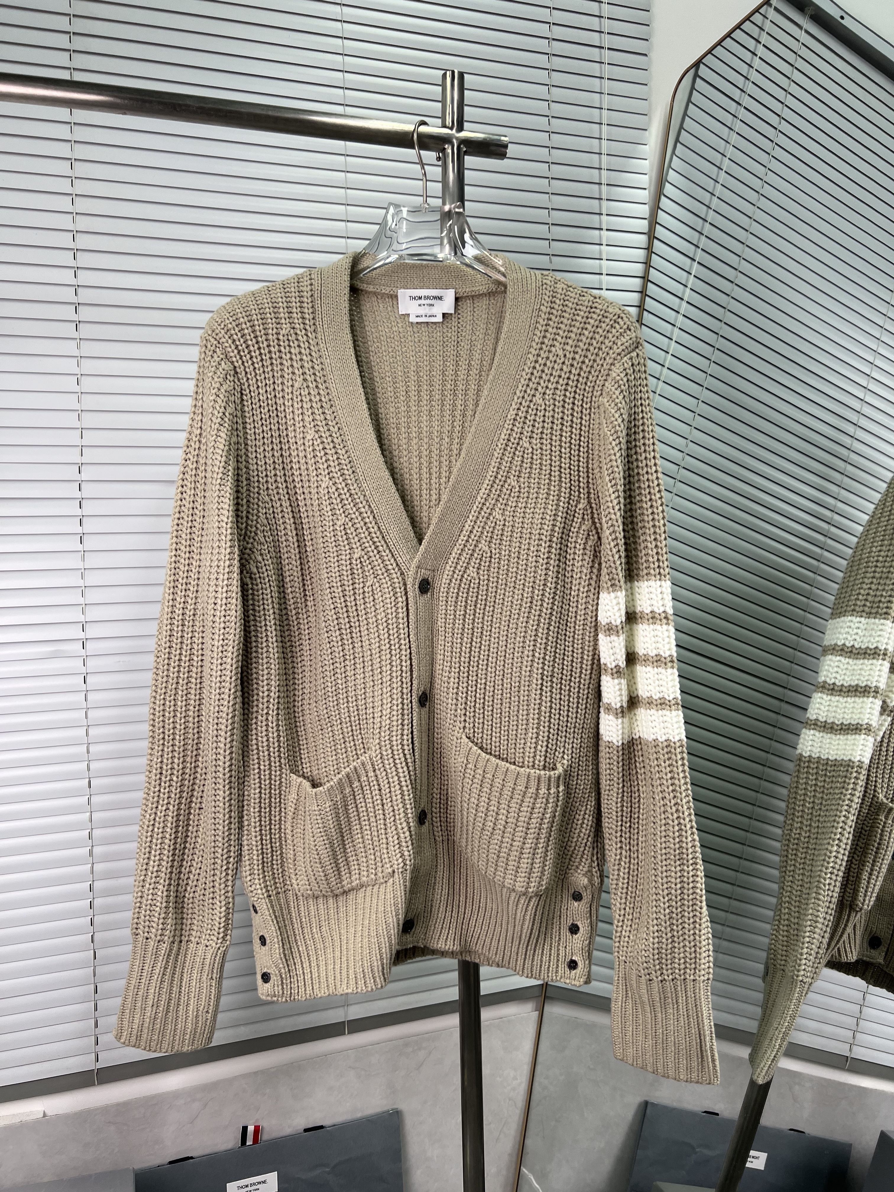 THOM BROWNE TB 톰브라운 굵은 니트 4줄무늬 가디건 자켓 의류