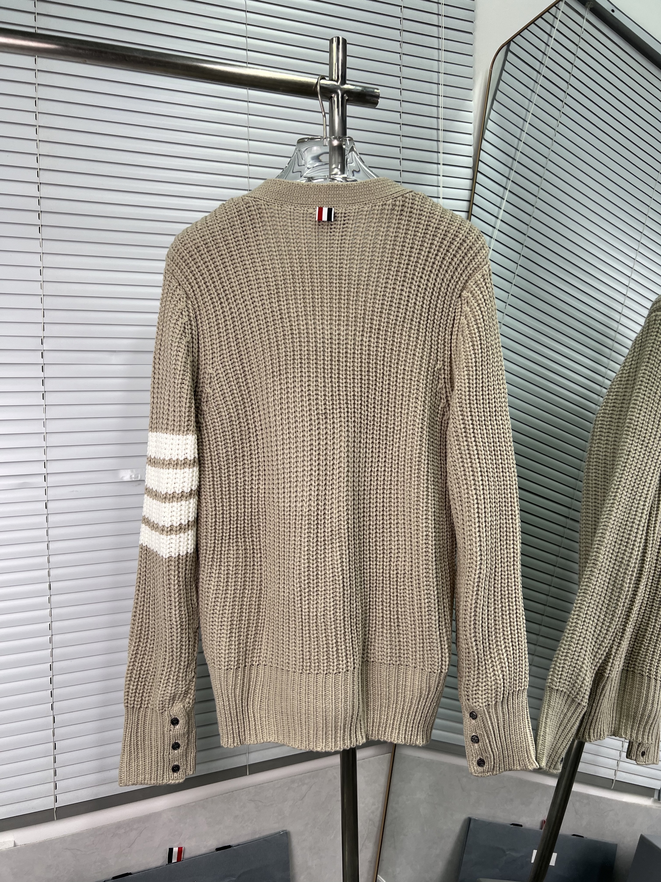 THOM BROWNE TB 톰브라운 굵은 니트 4줄무늬 가디건 자켓 의류