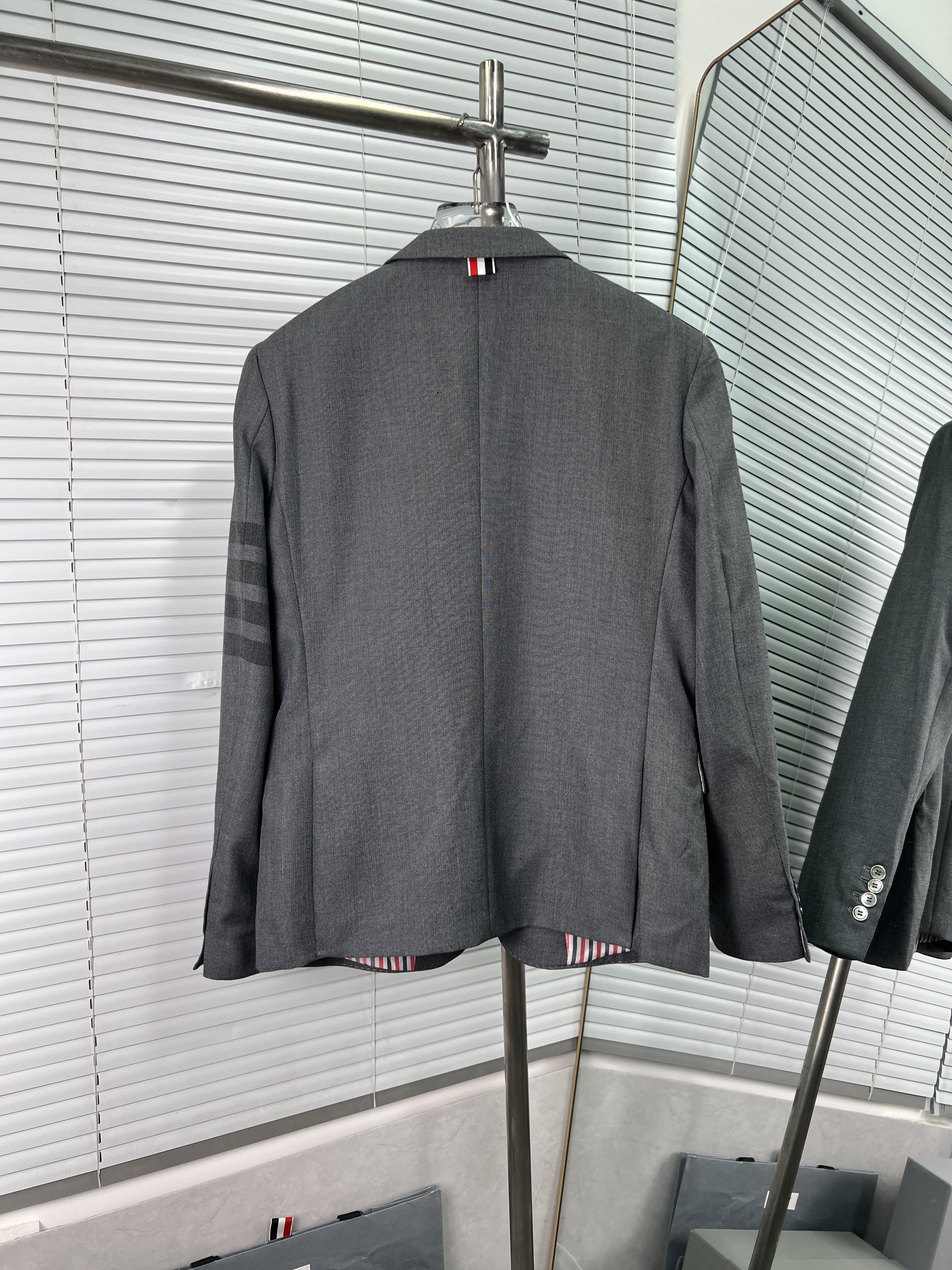 Thom Browne 톰브라운 클래식 스트라이프 울 수트 정장 자켓 재킷 의류