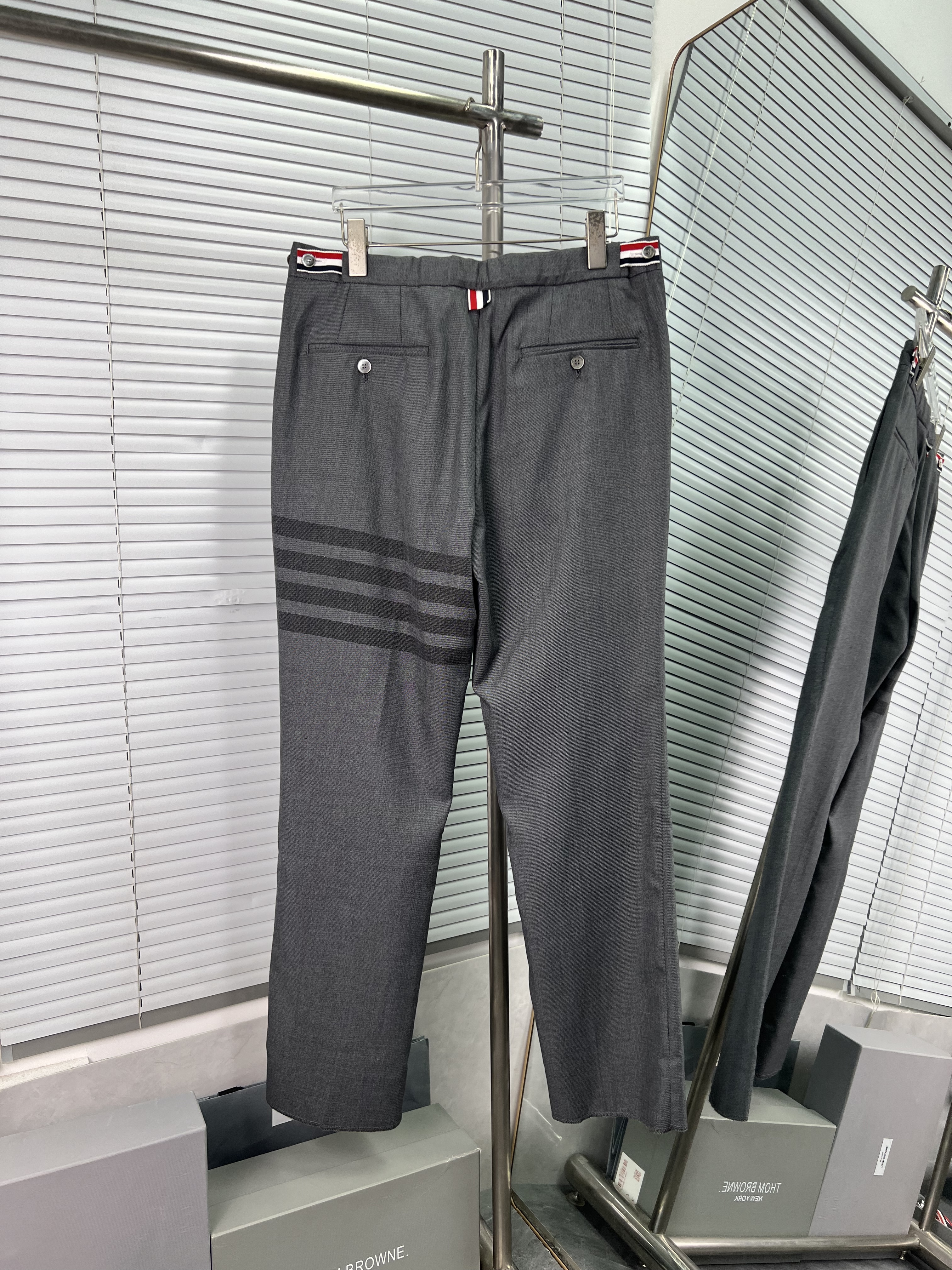 Thom Browne TB 톰브라운 클래식 4-바 스트라이프 울 슬랙스 정장 바지 팬츠 의류