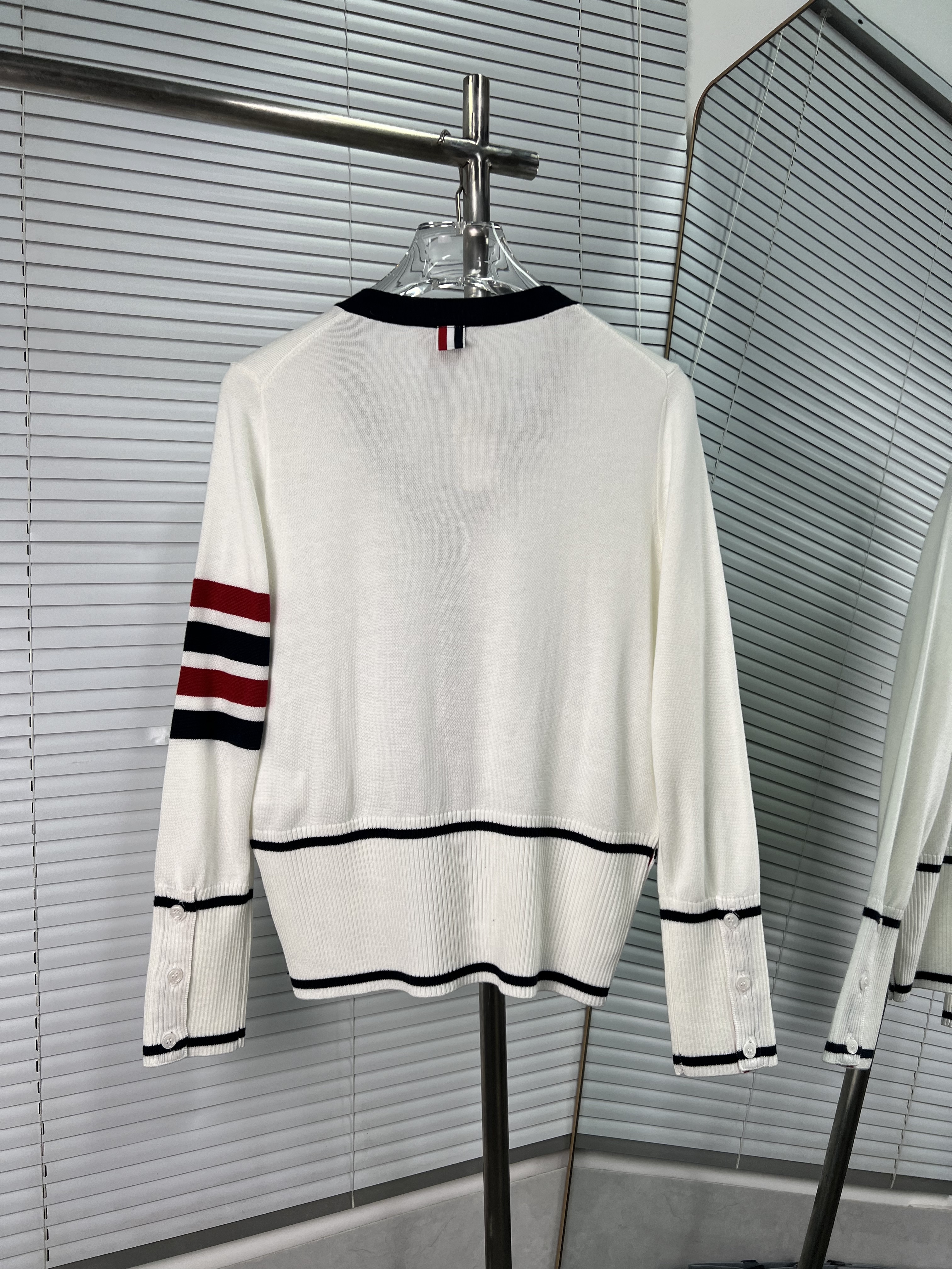 Thom Browne 톰브라운 레드·화이트·블루 4줄 V넥 니트 가디건 의류