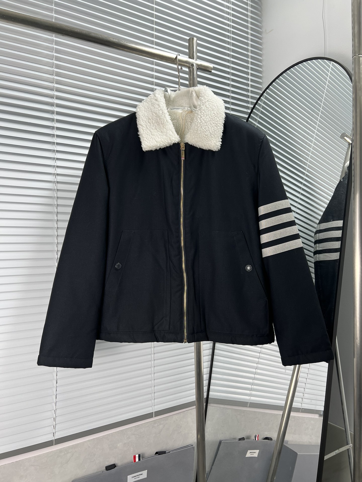 Thom Browne 톰브라운 양가죽 카라 보아 자켓 재킷 의류