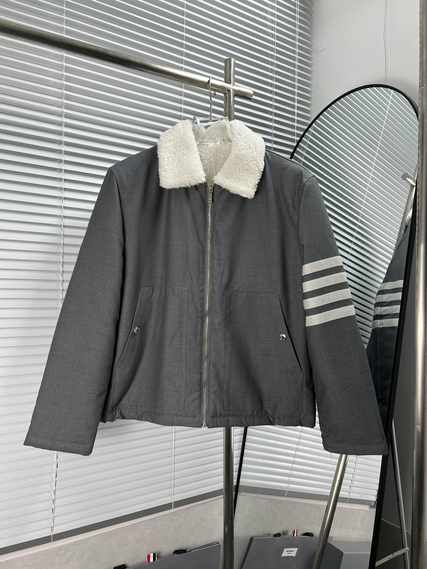 Thom Browne 톰브라운 양가죽 카라 보아 자켓 재킷 의류