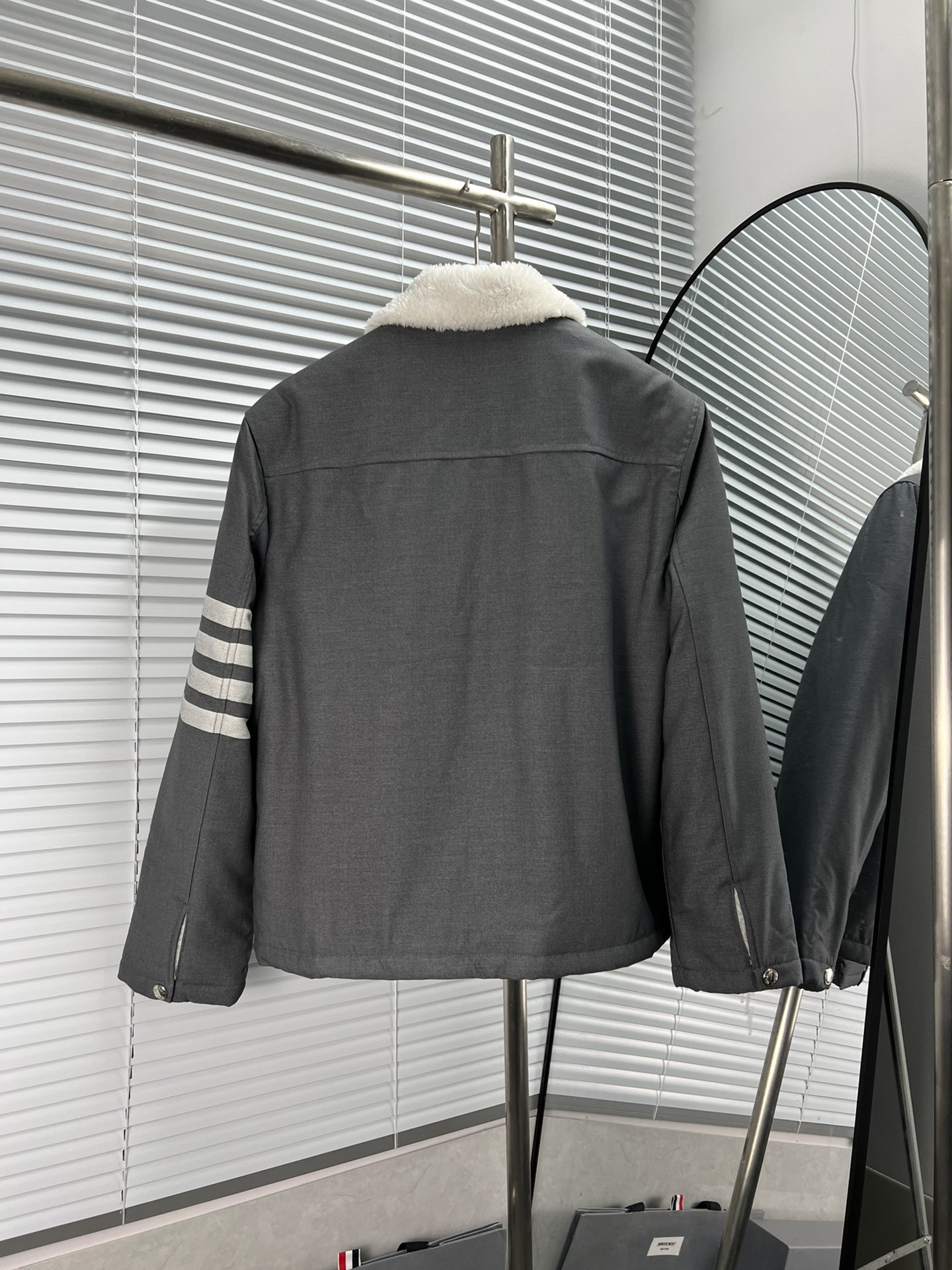 Thom Browne 톰브라운 양가죽 카라 보아 자켓 재킷 의류