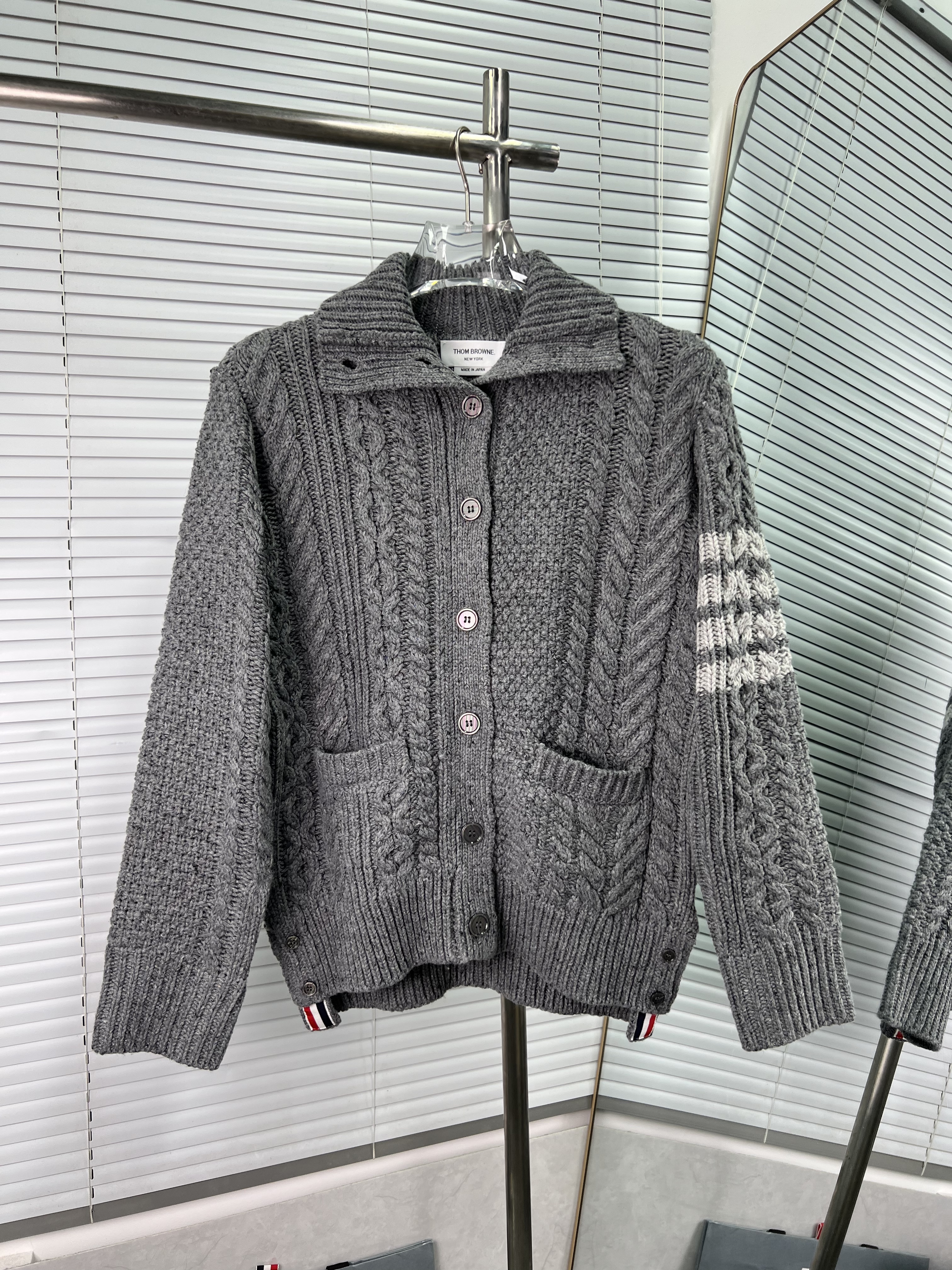 Thom Browne 톰브라운 그레이 스트라이프 케이블 니트 가디건 의류