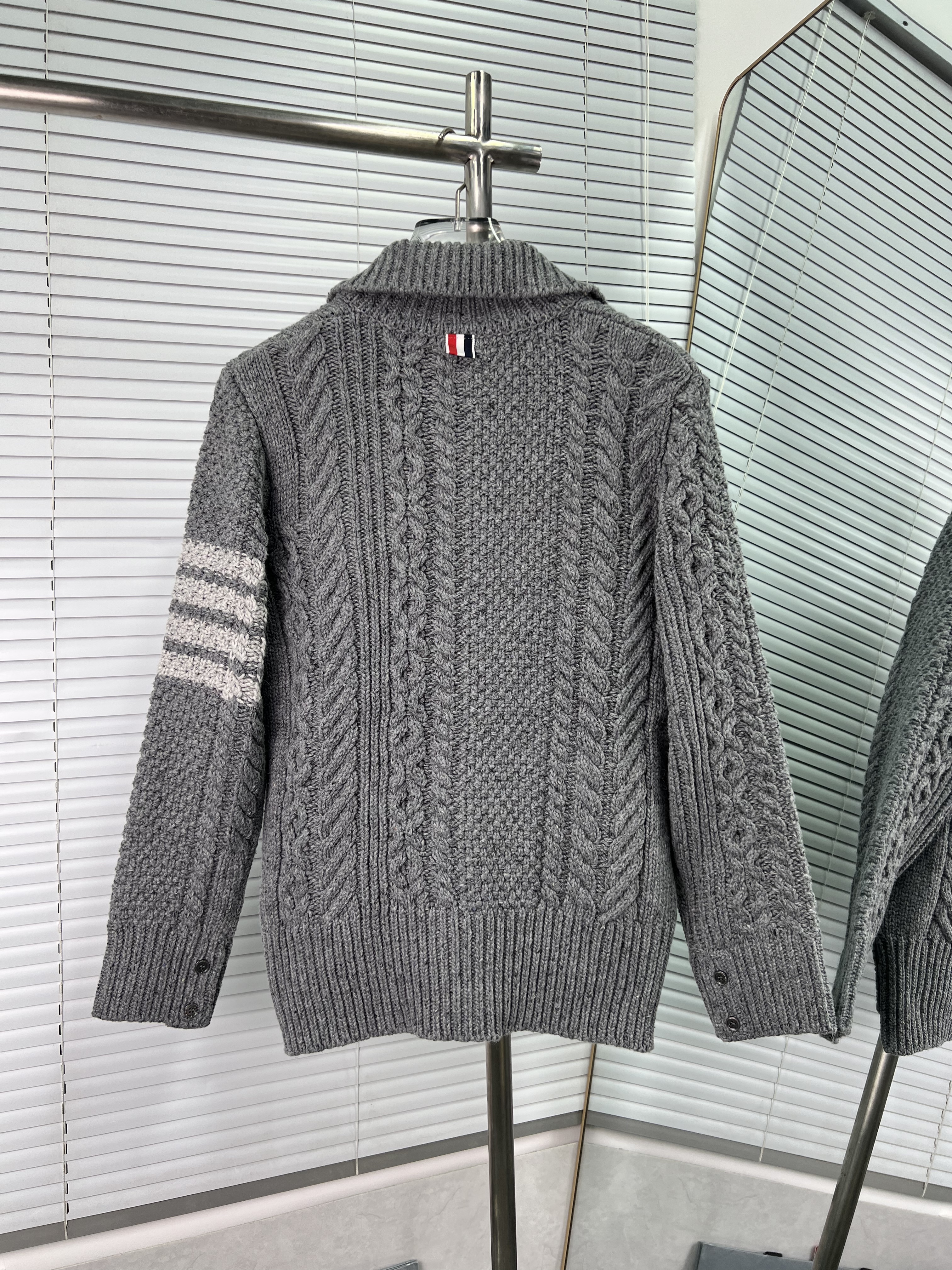 Thom Browne 톰브라운 그레이 스트라이프 케이블 니트 가디건 의류