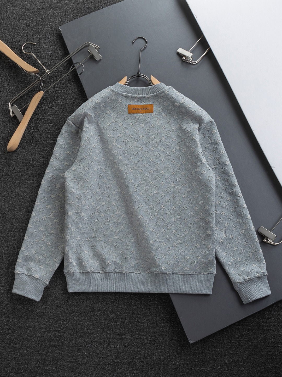 LOUIS VUITTON LV 루이비통 자수 로고 스웨트셔츠 맨투맨 티셔츠 의류