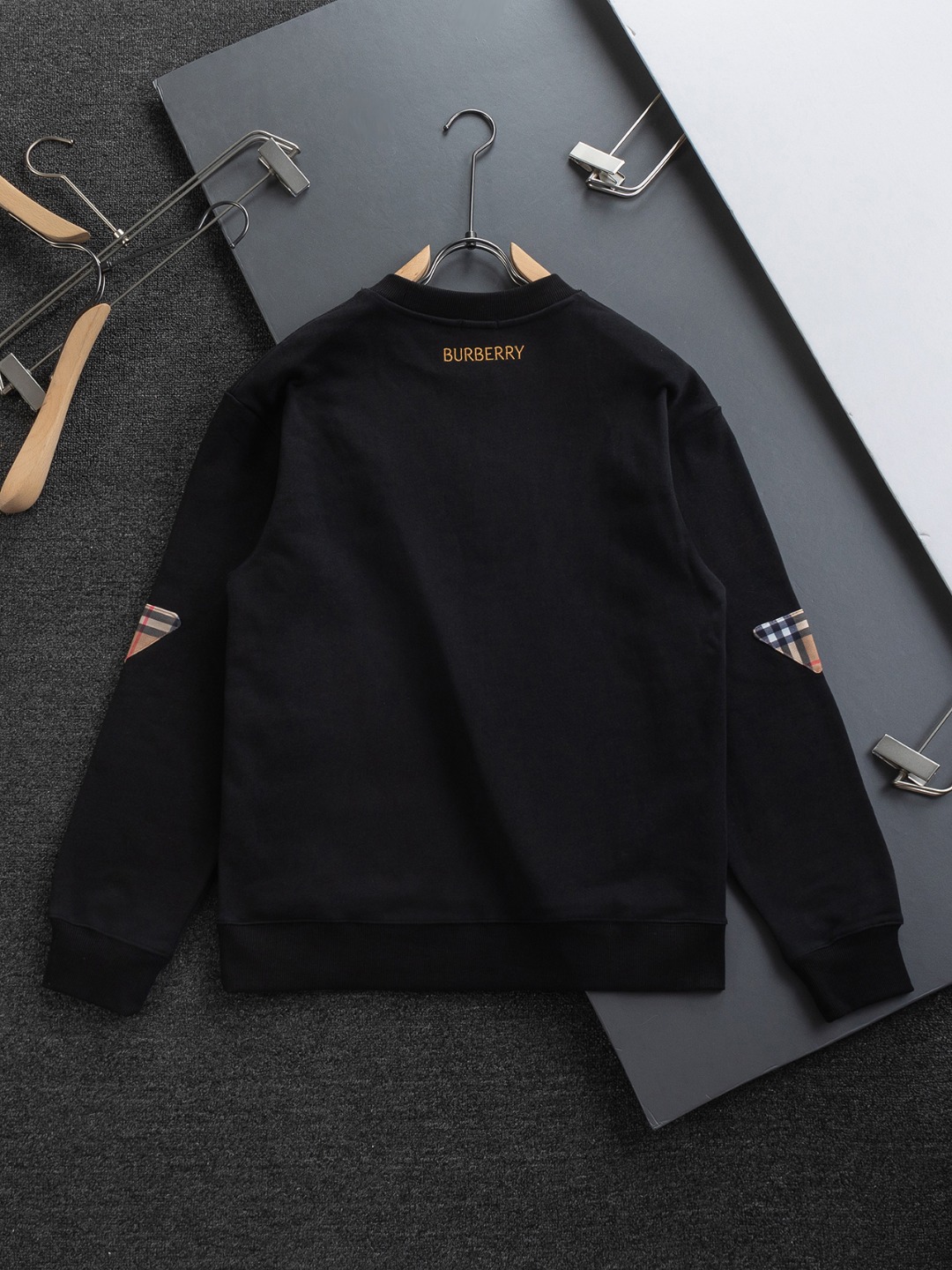 BURBERRY 버버리 체크 패치 로고 스웨트셔츠 맨투맨 티셔츠 의류