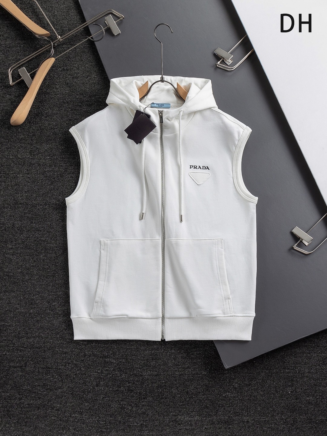 PRADA 프라다 후드 민소매 스웨트셔츠 조끼 의류