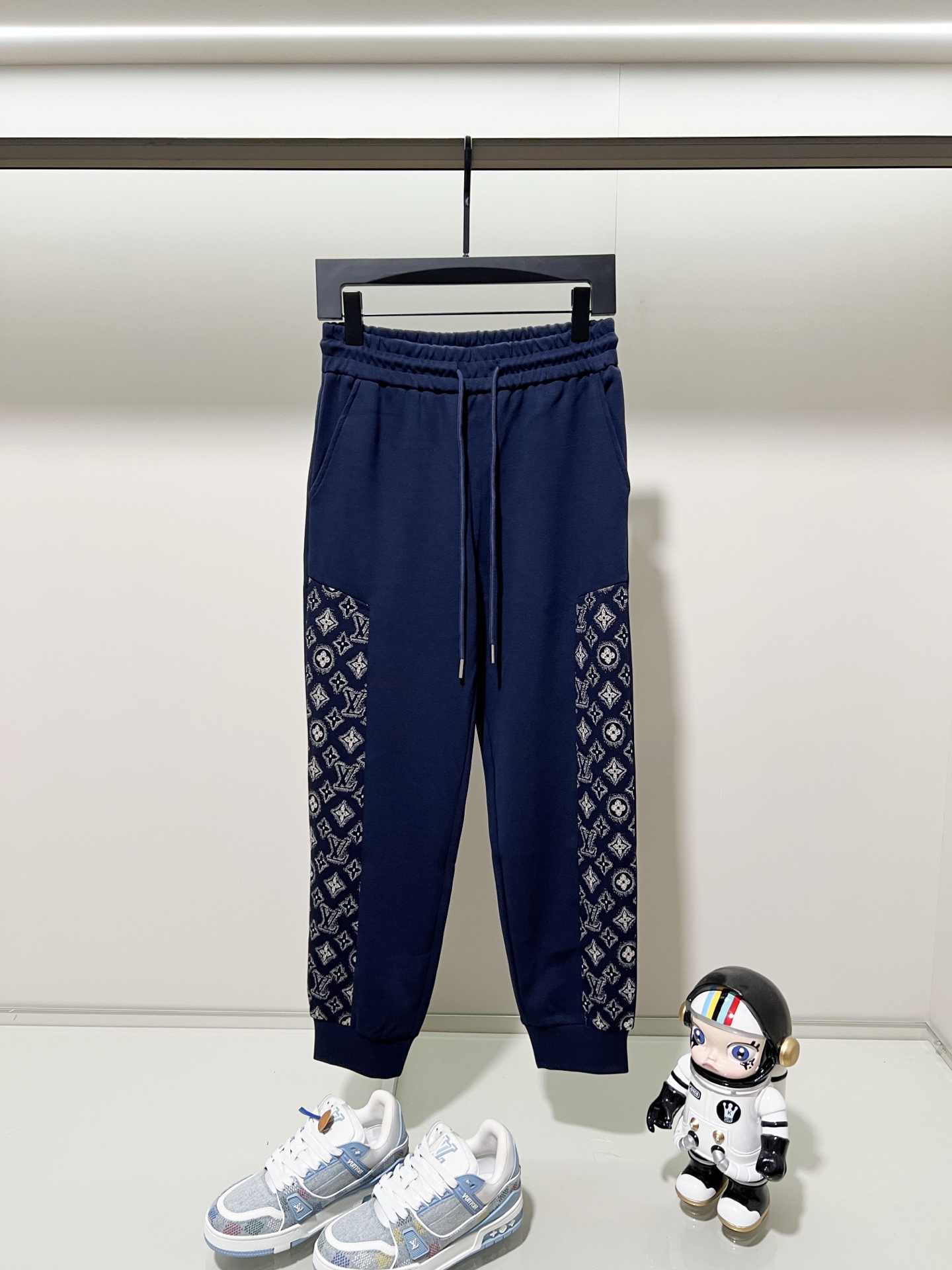 LOUIS VUITTON LV 루이비통 트레이닝 팬츠 바지 의류