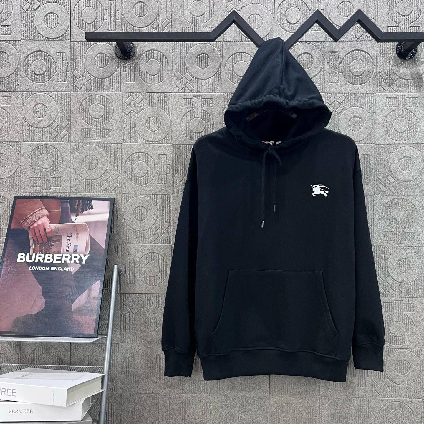 Burberry 버버리 전면 마크 미니 로고 자수 & 후면 말 발포 프린트 후드티 맨투맨 티셔츠 의류