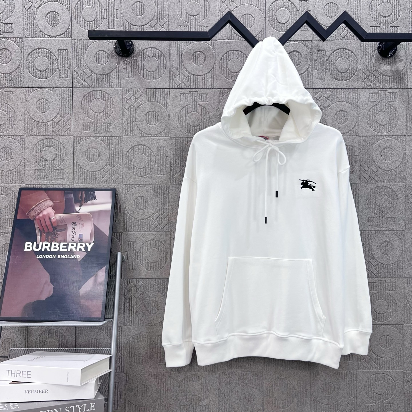 Burberry 버버리 전면 마크 미니 로고 자수 & 후면 말 발포 프린트 후드티 맨투맨 티셔츠 의류