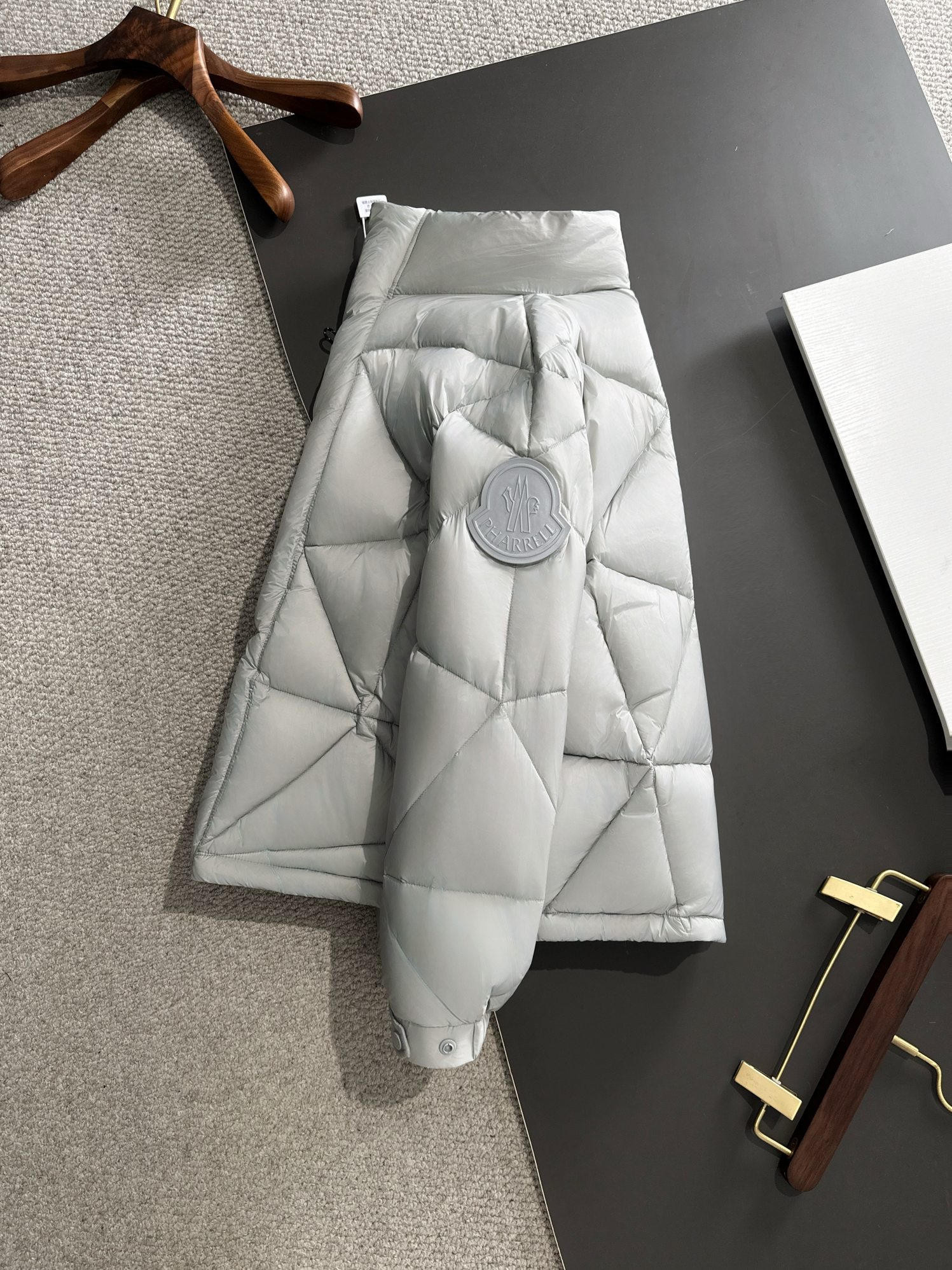 MONCLER × Pharrell Williams 몽클레어 몽클레르 패딩 점퍼 의류