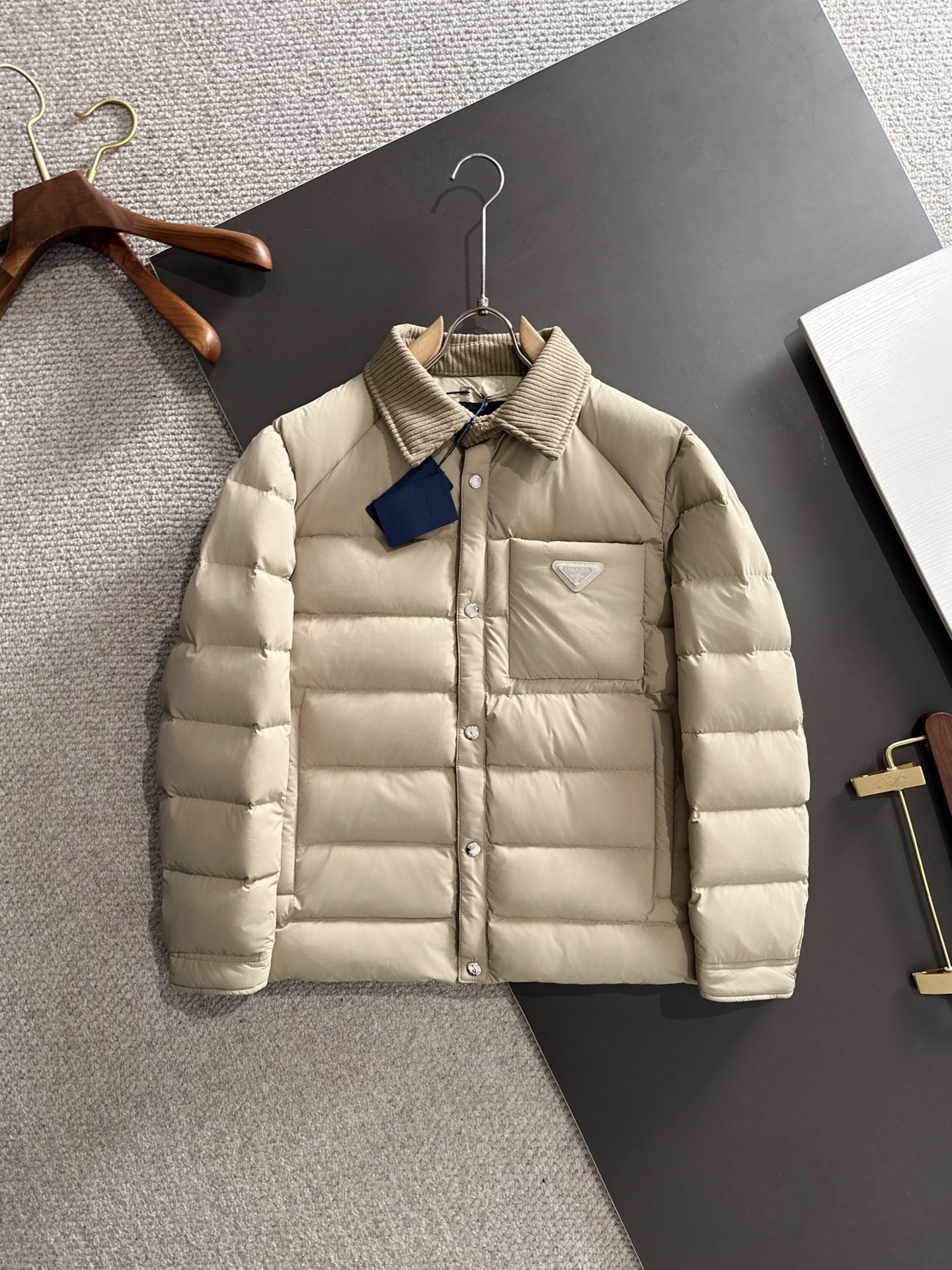 PRADA 프라다 카라 패딩 점퍼 의류