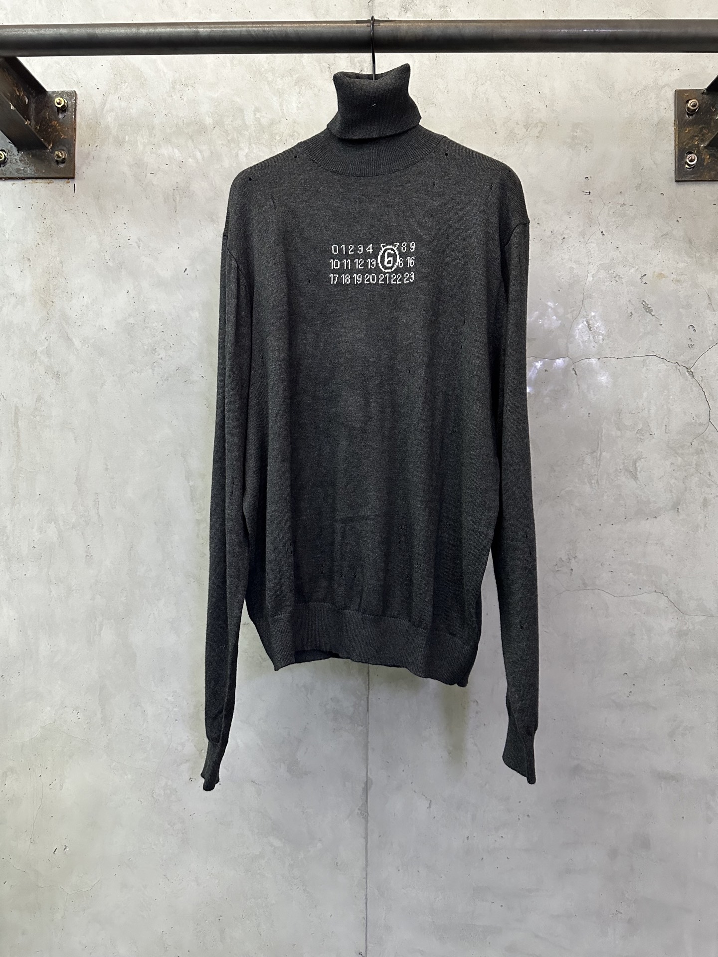 Maison Margiela 메종 마르지엘라 디스트로이드 니트 하이넥 스웨터 의류